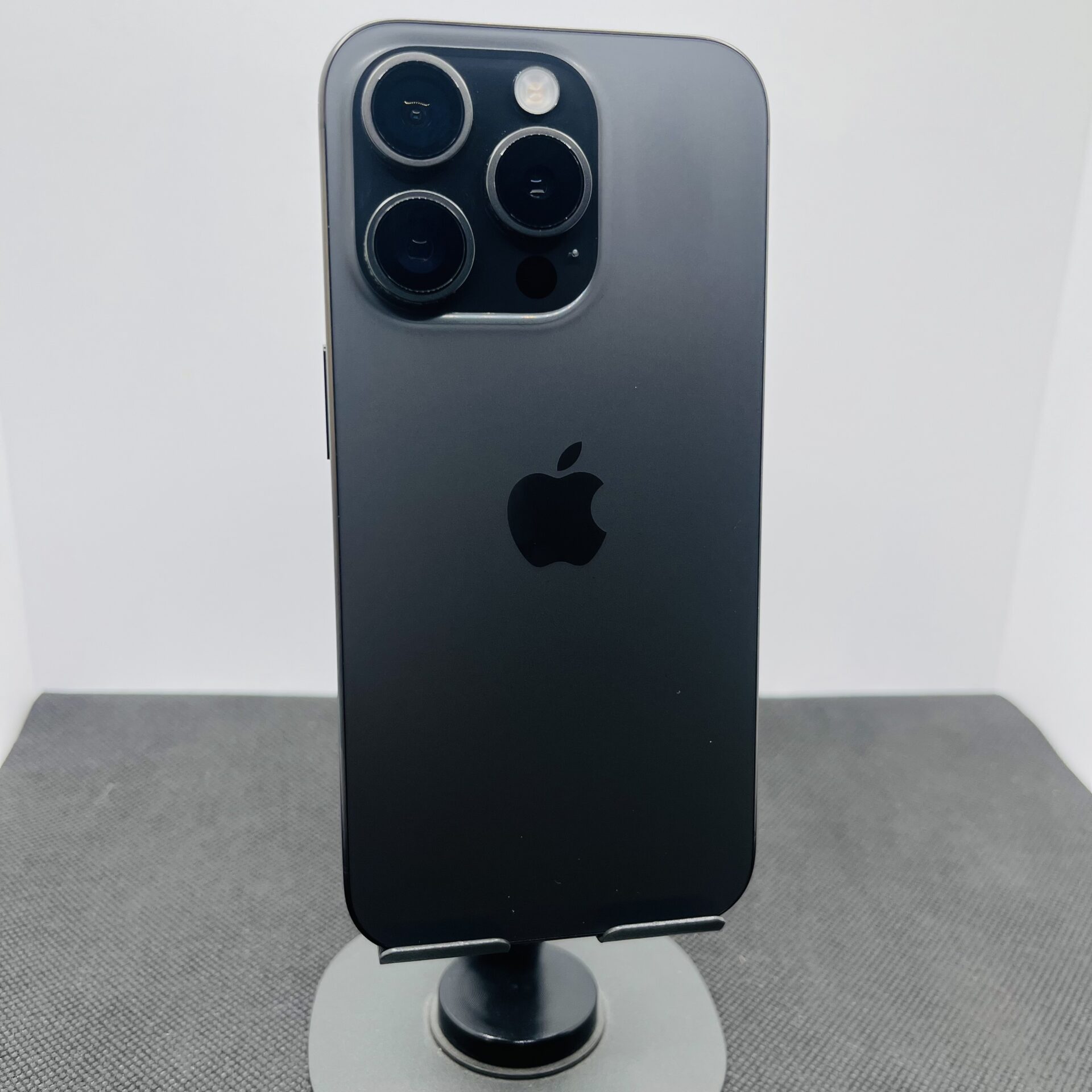 Apple iPhone 15 Pro 256GB Black Titanium (Condition: Excellent) - Image 6