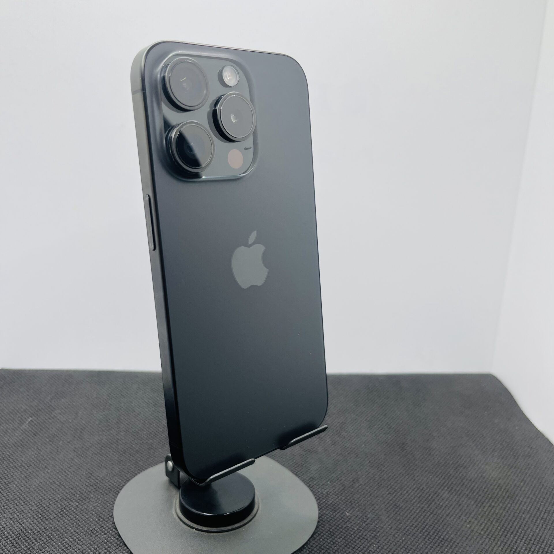 Apple iPhone 15 Pro 256GB Black Titanium (Condition: Excellent) - Image 9
