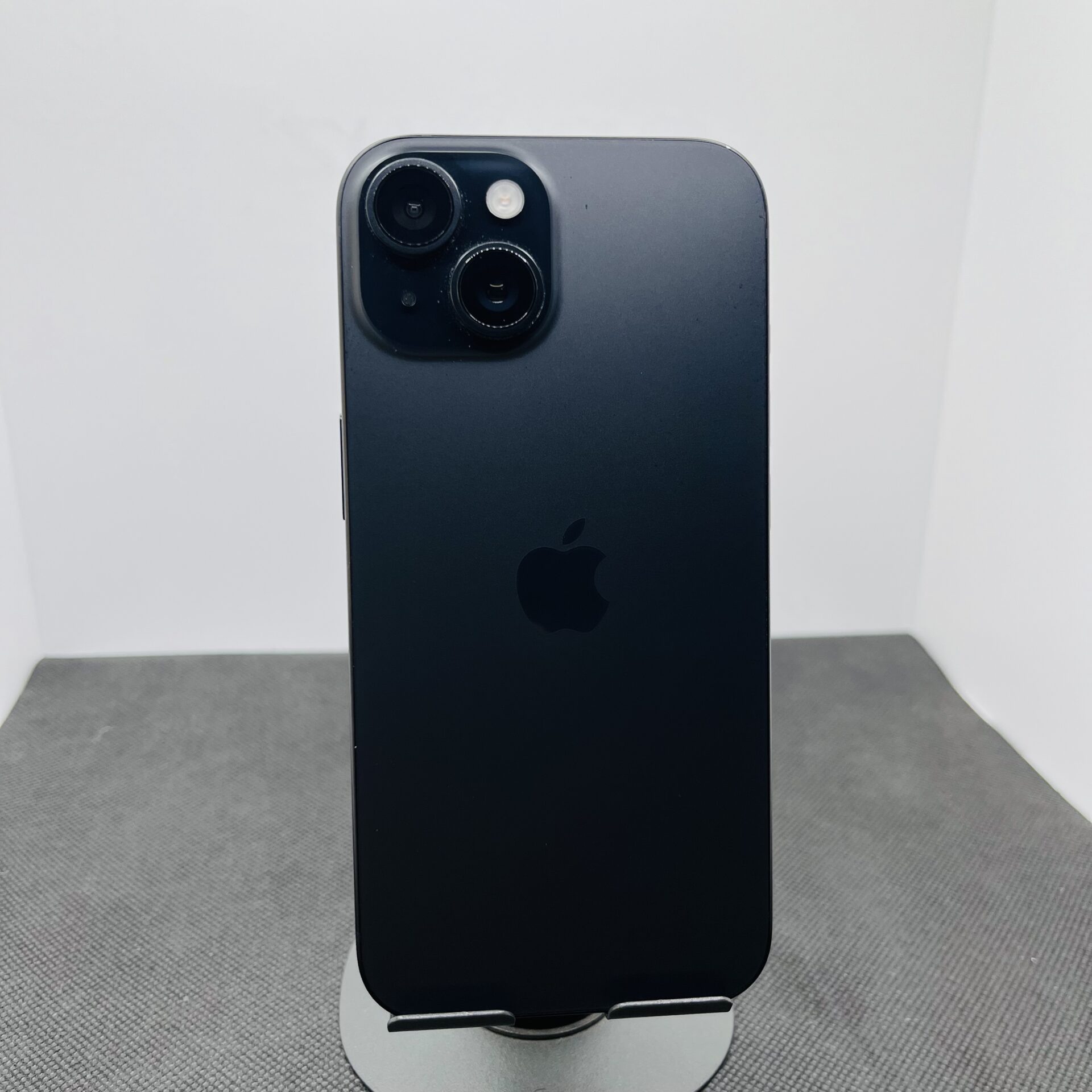 Apple iPhone 15 128GB Black (Condition: Good) - Image 5