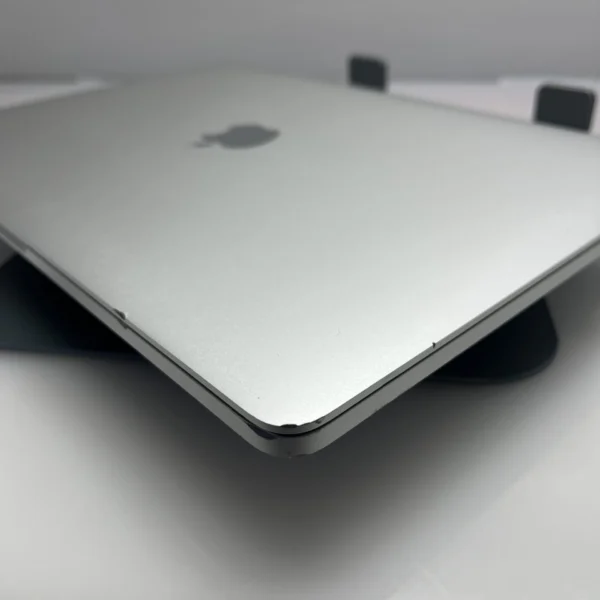Apple MacBook Pro 13-Inch 
