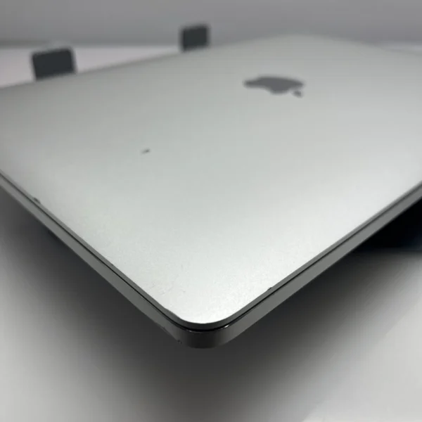 Apple MacBook Pro 13-Inch 