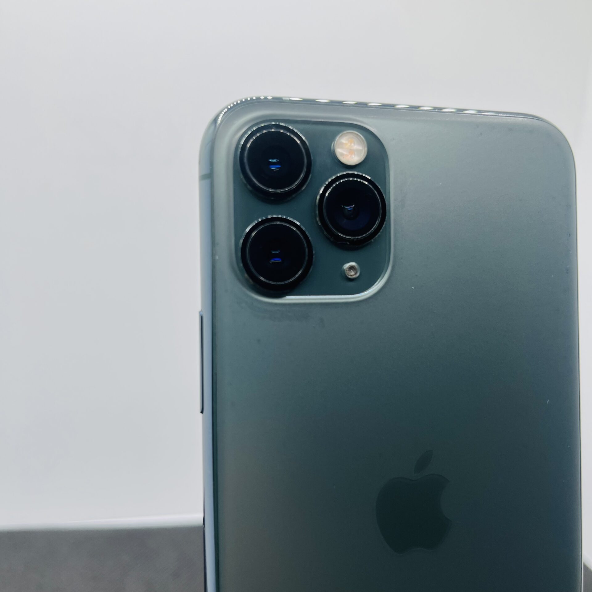 Apple iPhone 11 Pro 512GB Midnight Green (Condition: Good) - Image 8