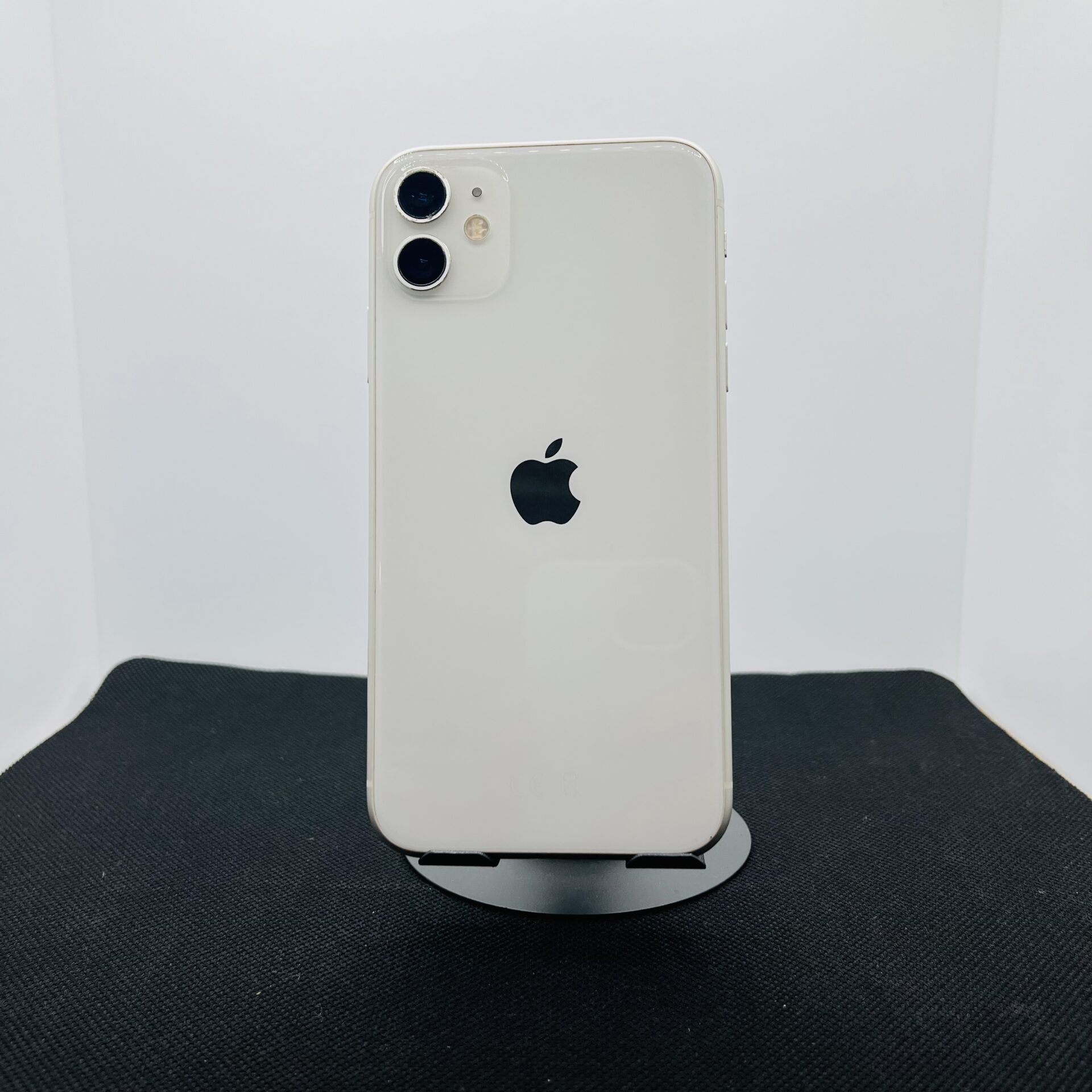 Apple iPhone 11 ホワイト 本体128GB Apple iPhone 11 128GB White (Condition: Good) | Epic Deals SA