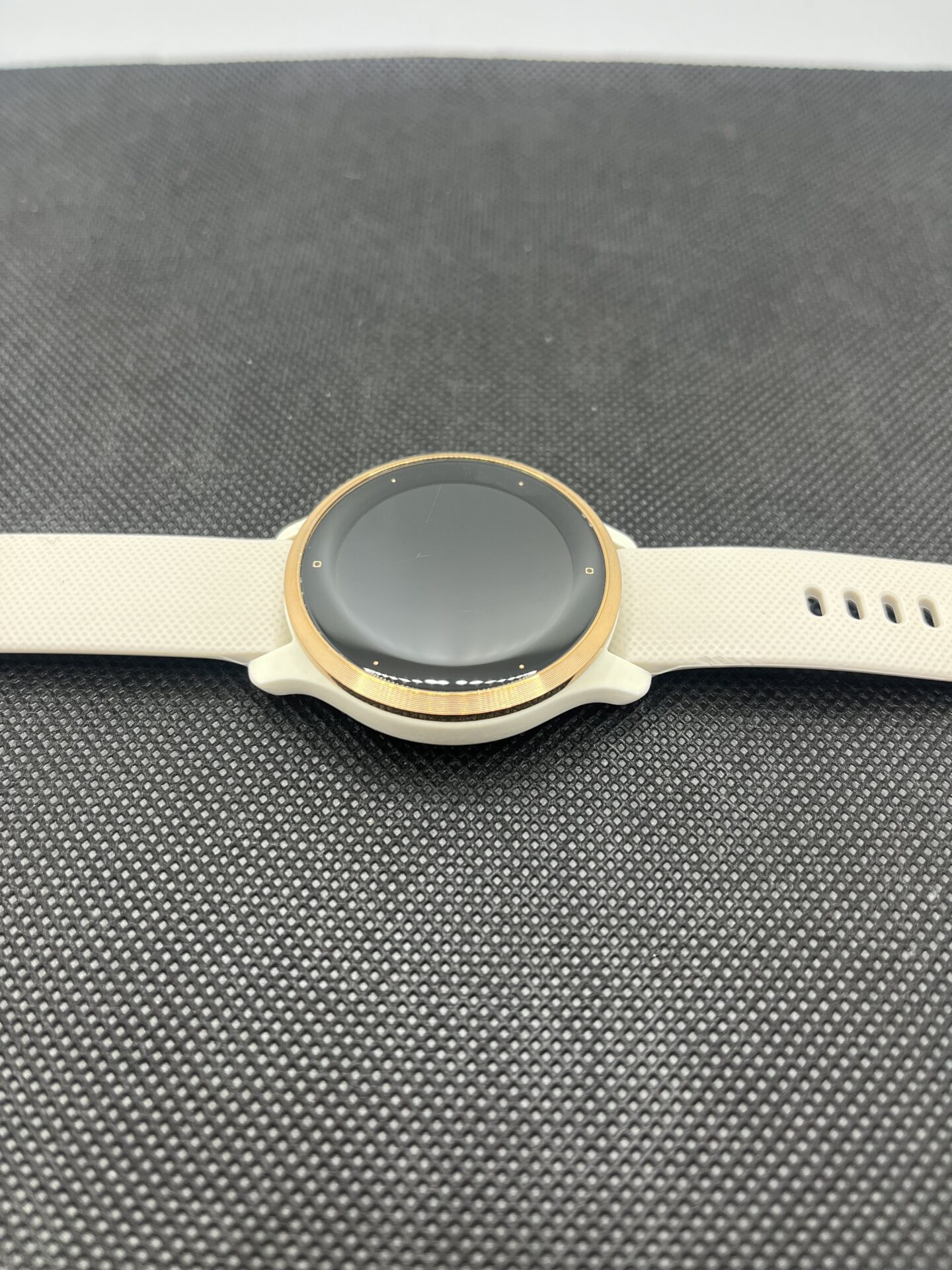 Garmin Venu 2S Gold (Condition: Good) - Image 3