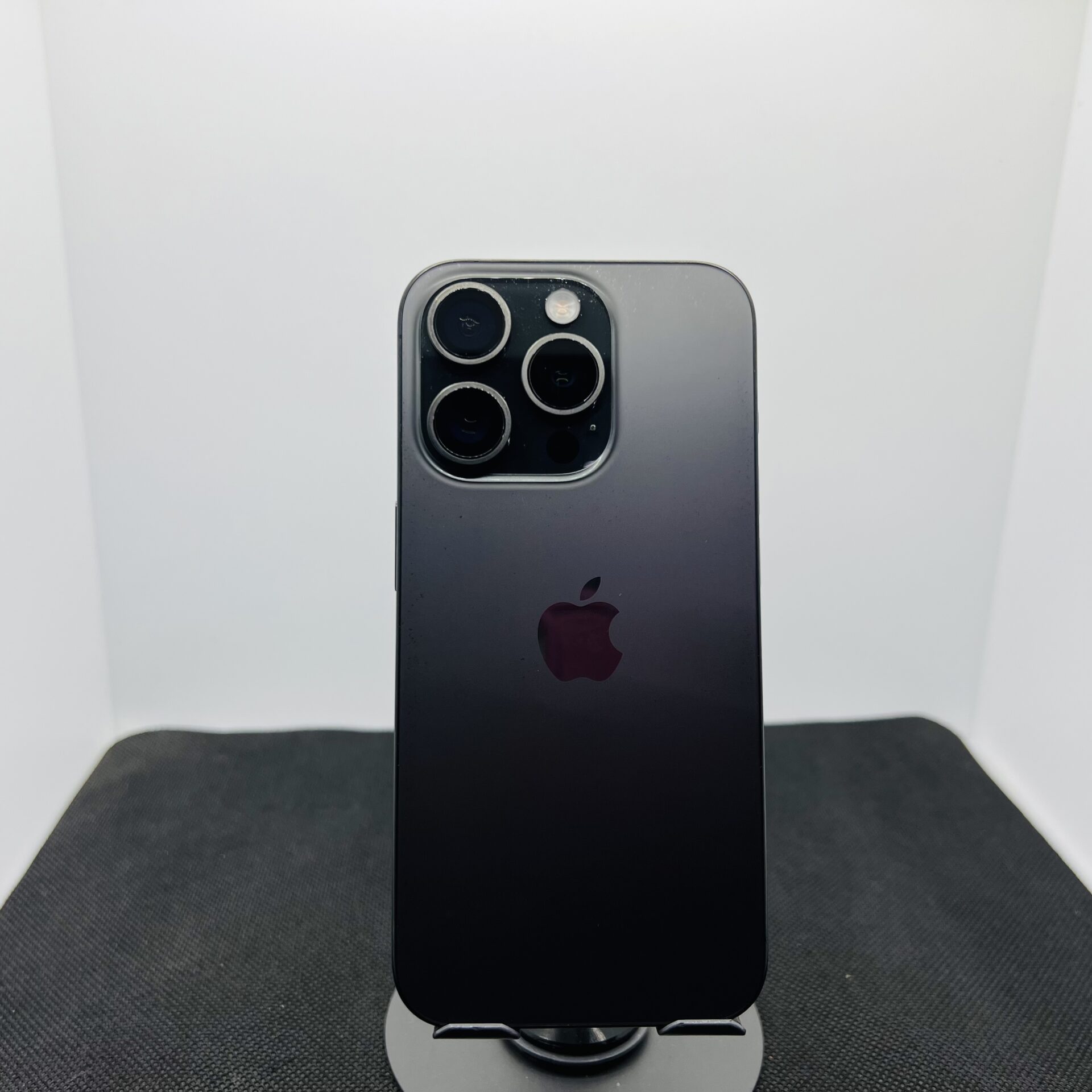 Apple iPhone 15 Pro 256GB Black Titanium (Condition: Good) | Epic