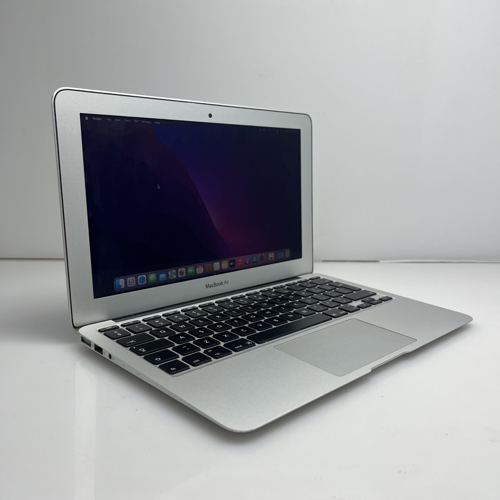 Apple MacBook Air 11-Inch "Core i5" 1.6GHz (Early 2015) 4GB RAM 256GB SSD Silver (Condition: Good) - Image 3