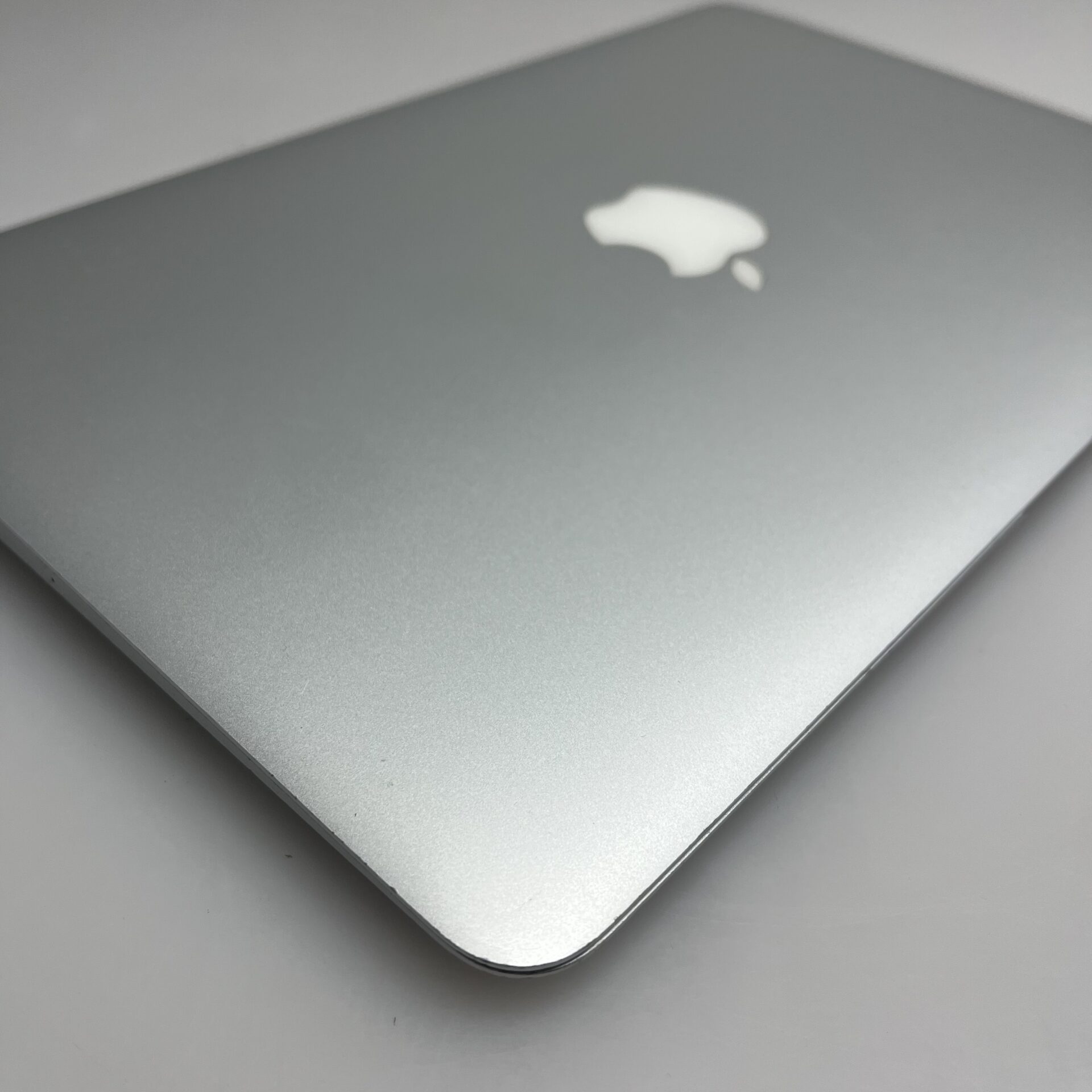 Apple MacBook Air 11-Inch "Core i5" 1.6GHz (Early 2015) 4GB RAM 256GB SSD Silver (Condition: Good) - Image 8