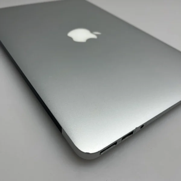 Apple MacBook Air 11-Inch 