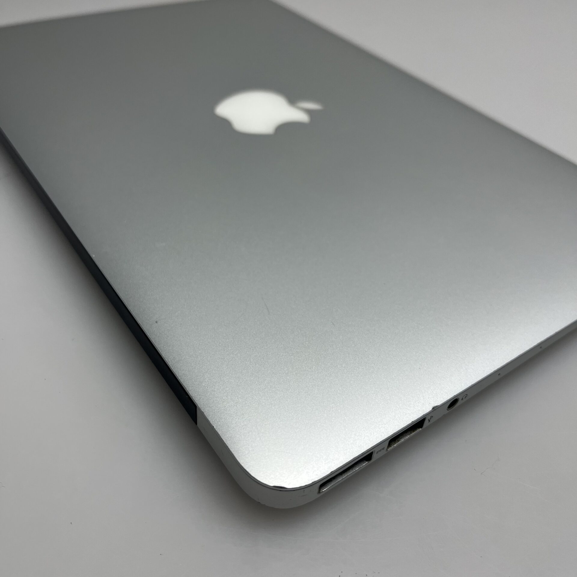 Apple MacBook Air 11-Inch "Core i5" 1.6GHz (Early 2015) 4GB RAM 256GB SSD Silver (Condition: Good) - Image 7
