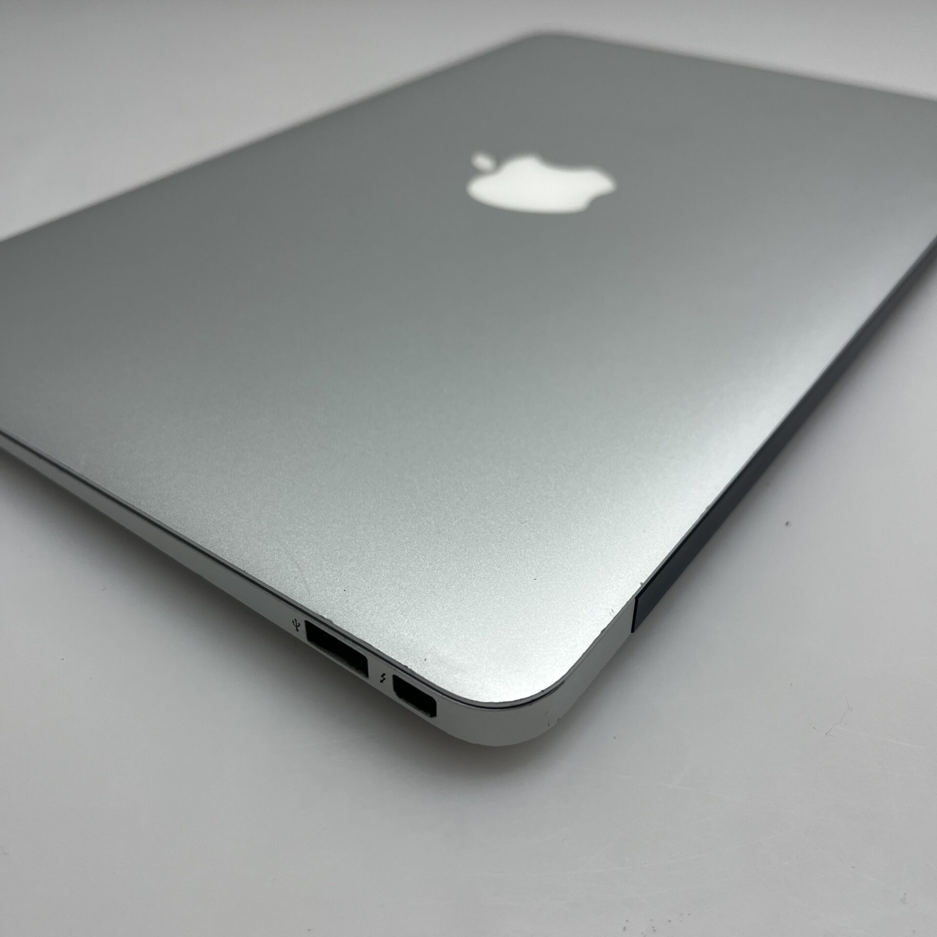 Apple MacBook Air 11-Inch "Core i5" 1.6GHz (Early 2015) 4GB RAM 256GB SSD Silver (Condition: Good) - Image 6