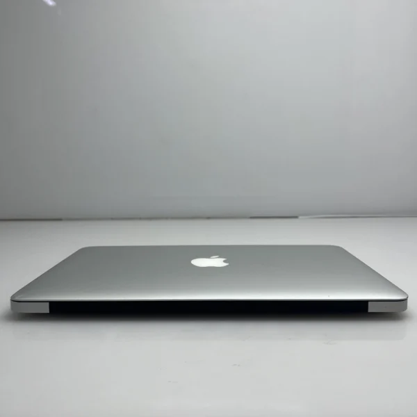 Apple MacBook Air 11-Inch 