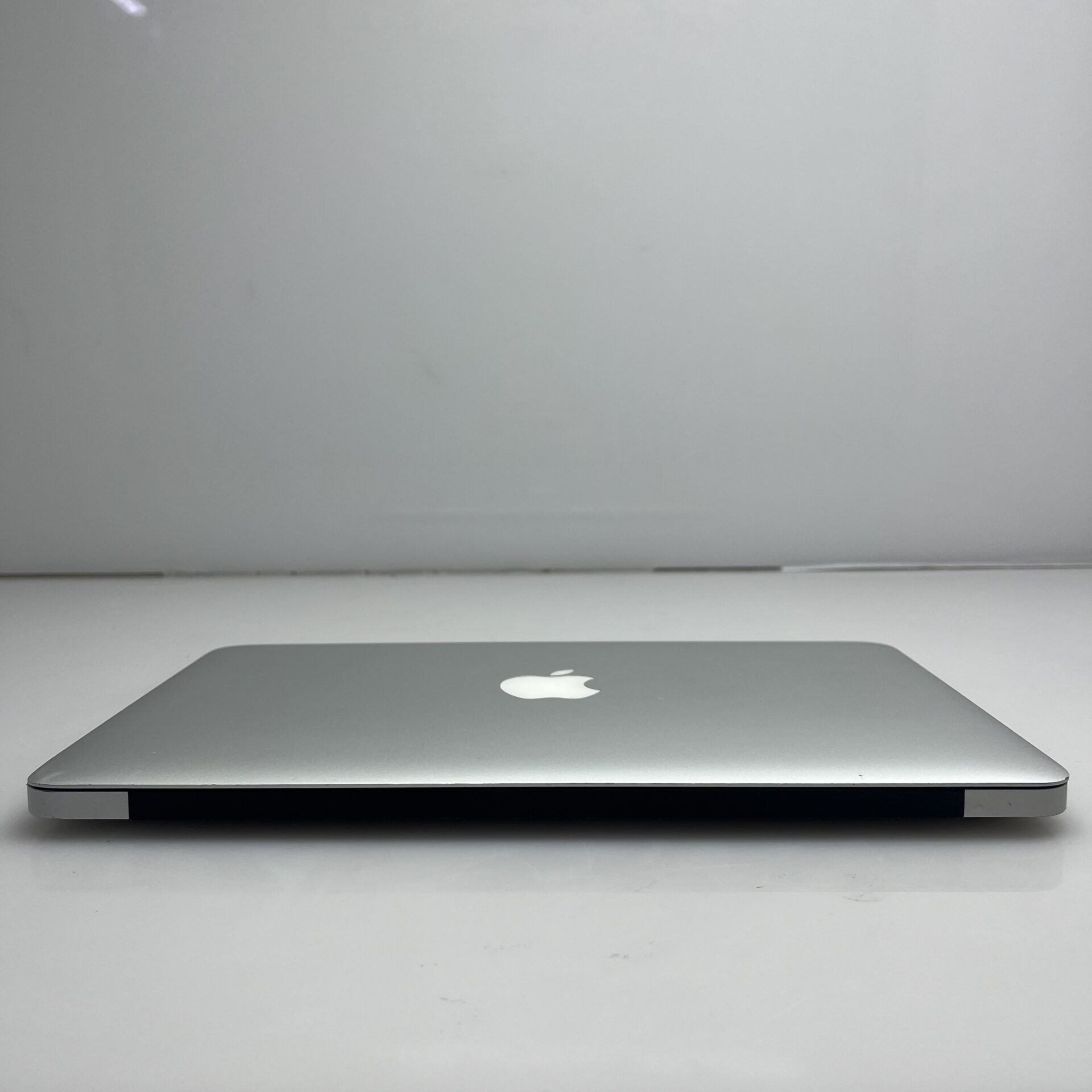 Apple MacBook Air 11-Inch "Core i5" 1.6GHz (Early 2015) 4GB RAM 256GB SSD Silver (Condition: Good) - Image 5