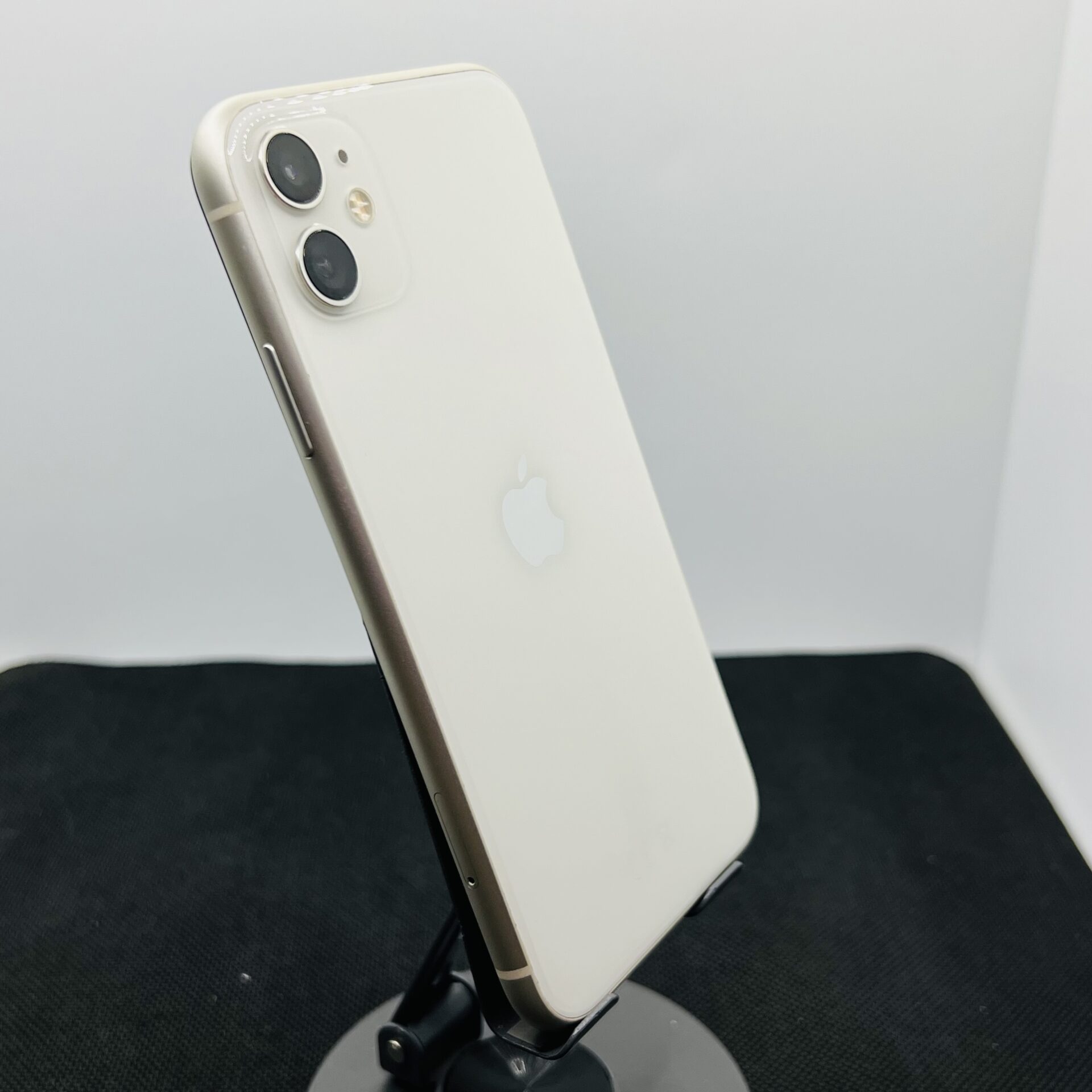 SALE: Apple iPhone 11 128GB White (Condition: Good) | Epic Deals SA