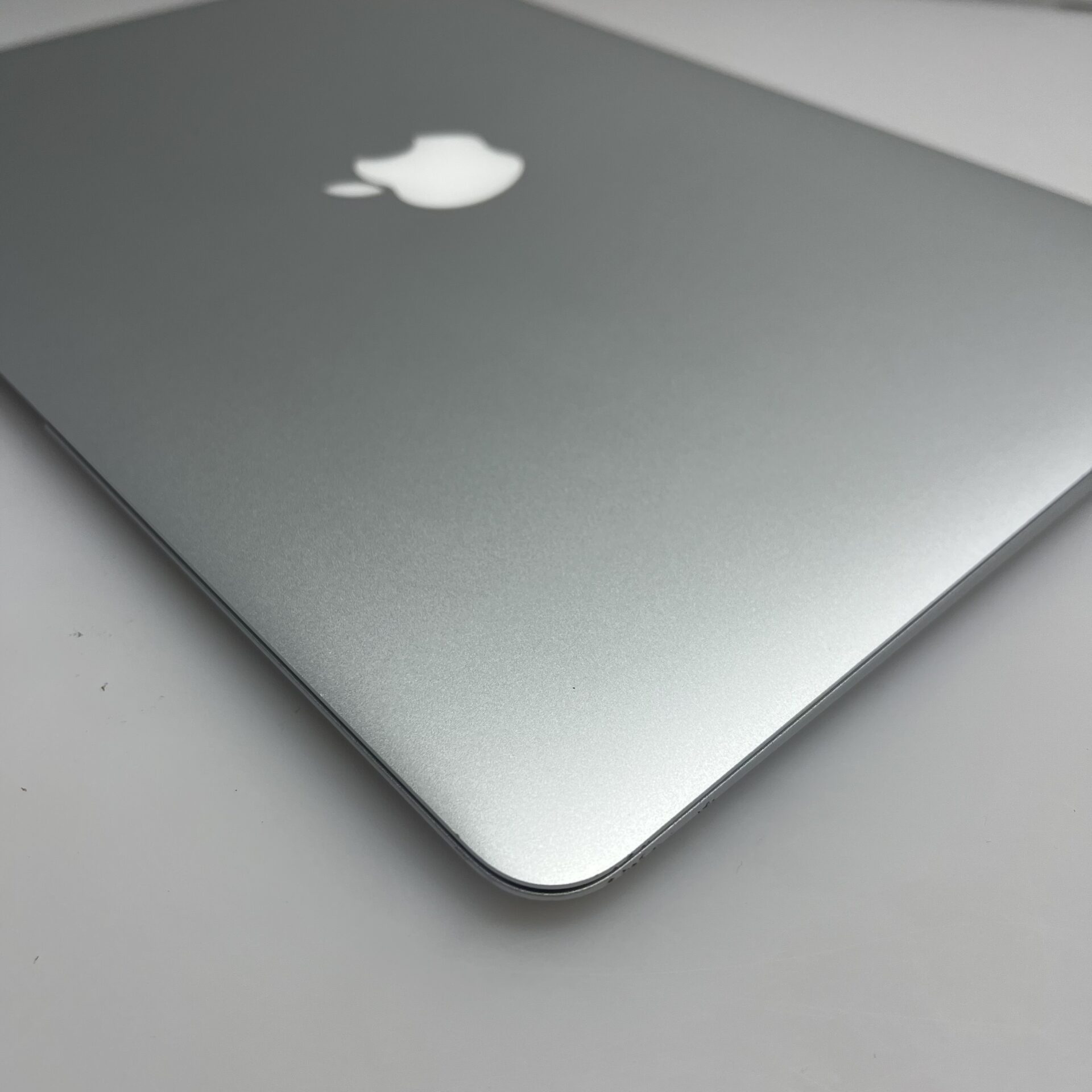 Apple MacBook Air 13-Inch "Core i5" 1,6GHz (2017) 8GB RAM 128GB SSD Silver (Condition: Good) - Image 5