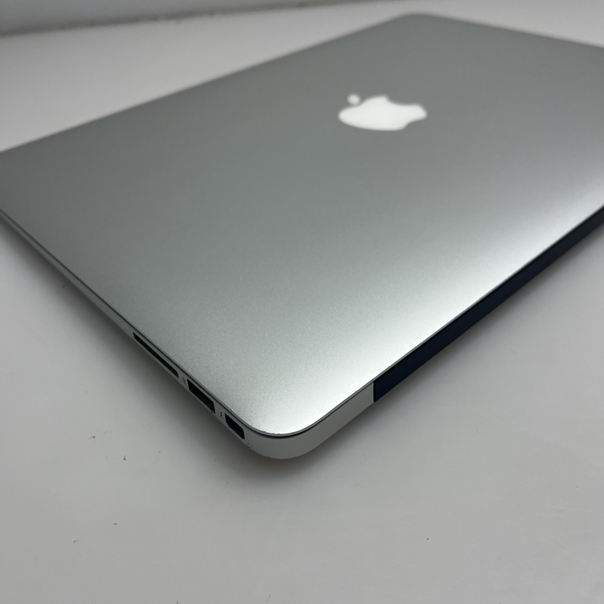 Apple MacBook Air 13-Inch "Core i5" 1,6GHz (2017) 8GB RAM 128GB SSD Silver (Condition: Good) - Image 6