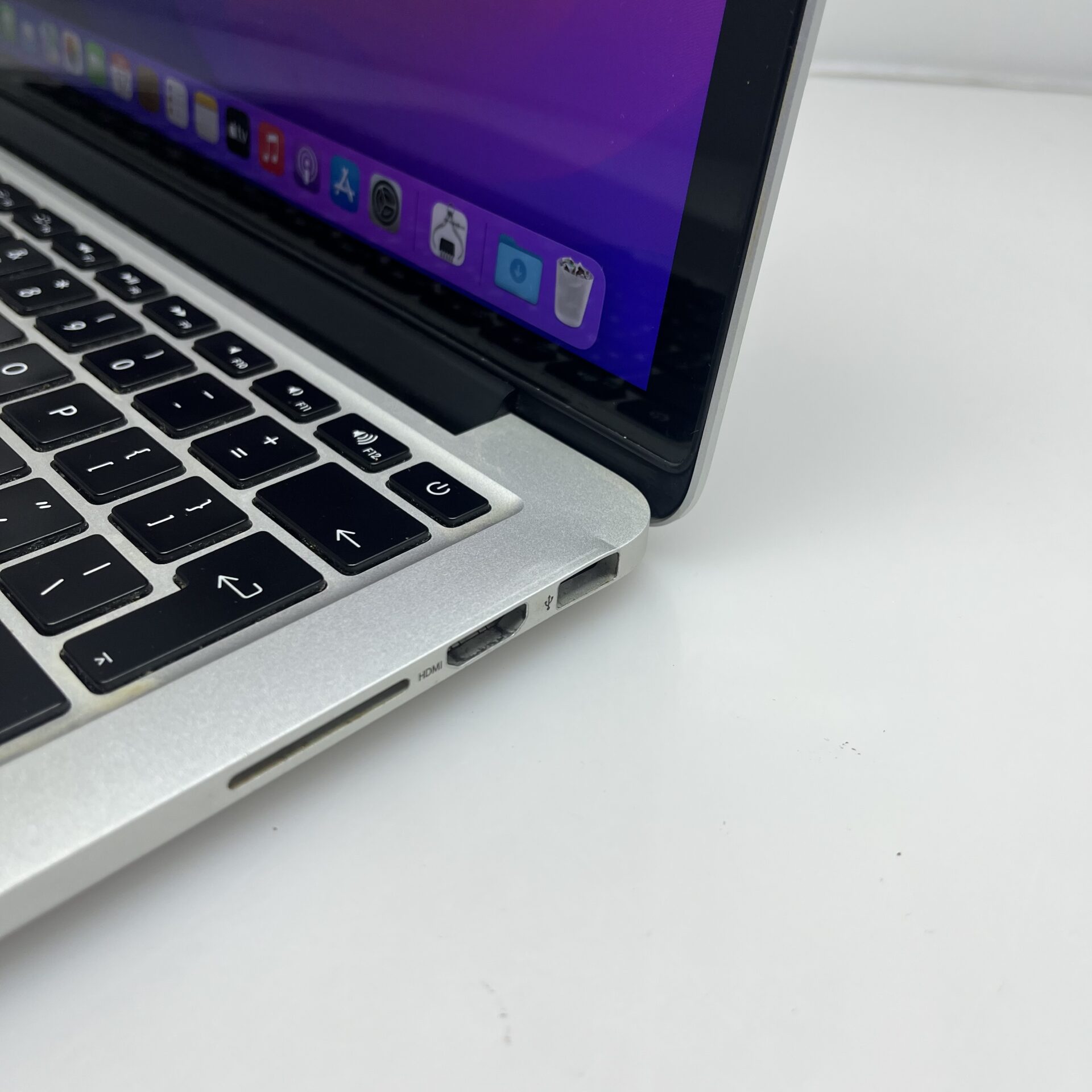 Apple MacBook Pro 13-Inch "Core i5" 2.7GHz (Early 2015) 8GB RAM 256GB SSD Silver (Condition: Good) - Image 9
