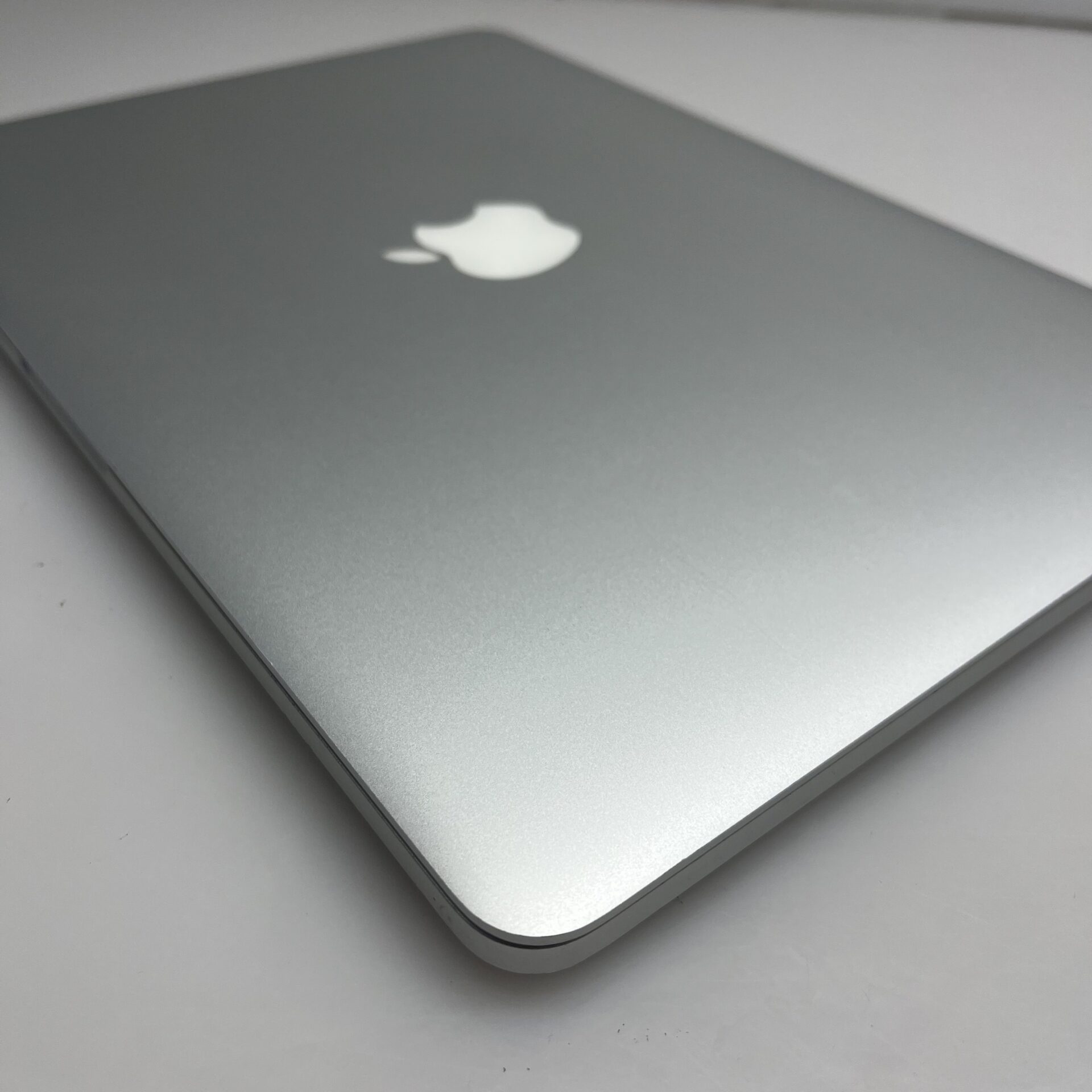 Apple MacBook Pro 13-Inch "Core i5" 2.7GHz (Early 2015) 8GB RAM 256GB SSD Silver (Condition: Good) - Image 7