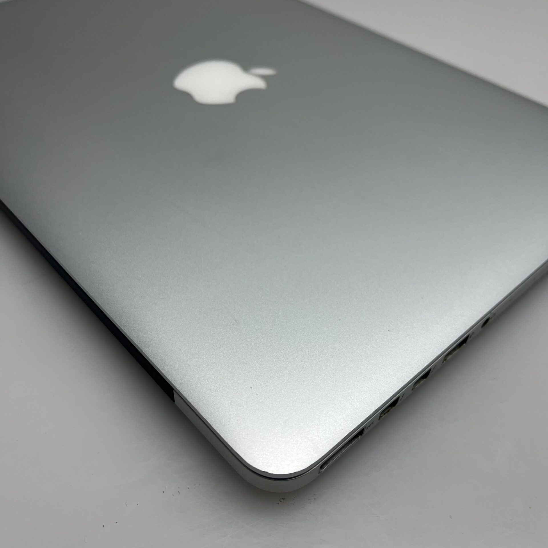 Apple MacBook Pro 13-Inch "Core i5" 2.7GHz (Early 2015) 8GB RAM 256GB SSD Silver (Condition: Good) - Image 5
