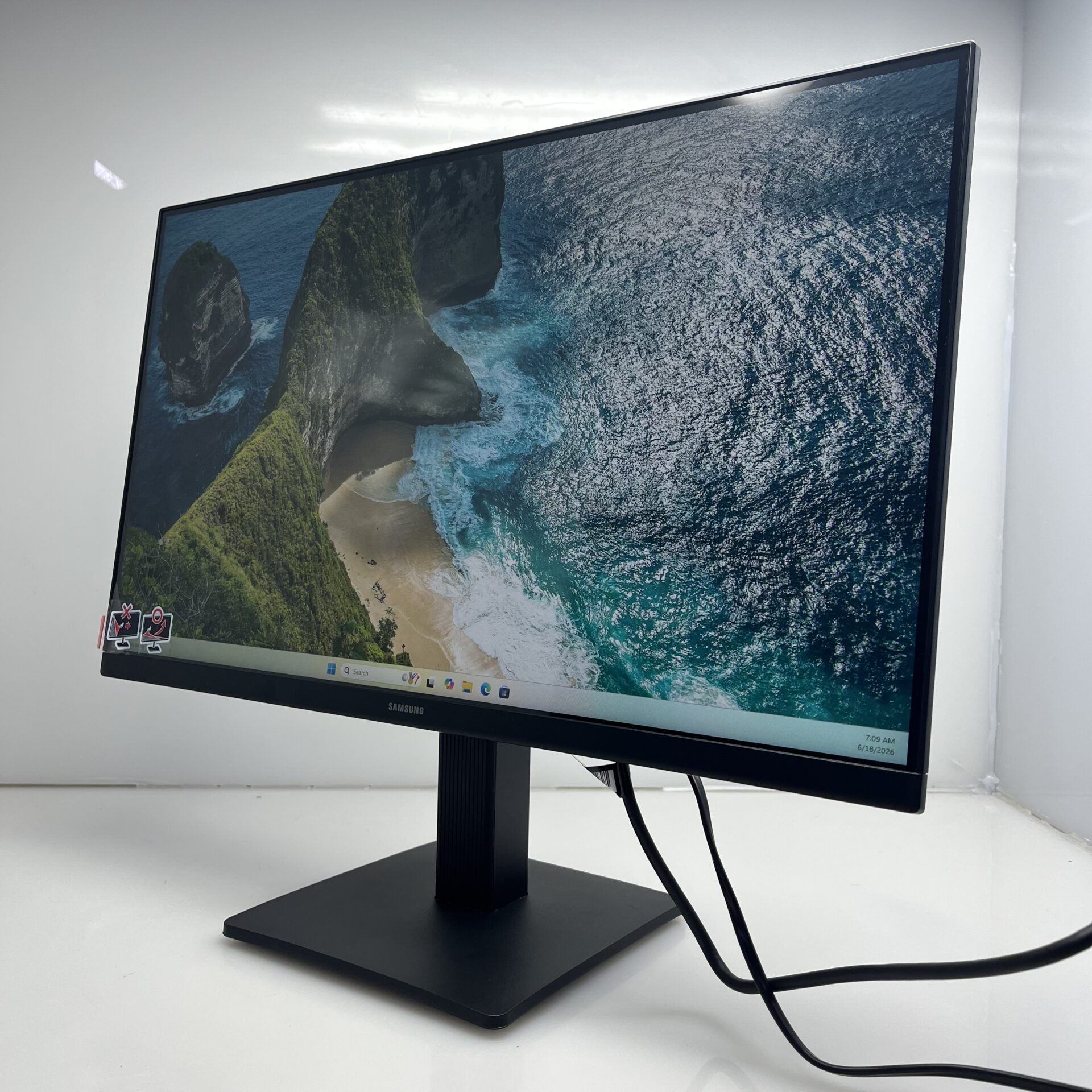 Samsung 22" S22D300GAU Full HD Monitor Black (Condition: Pristine) - Image 4
