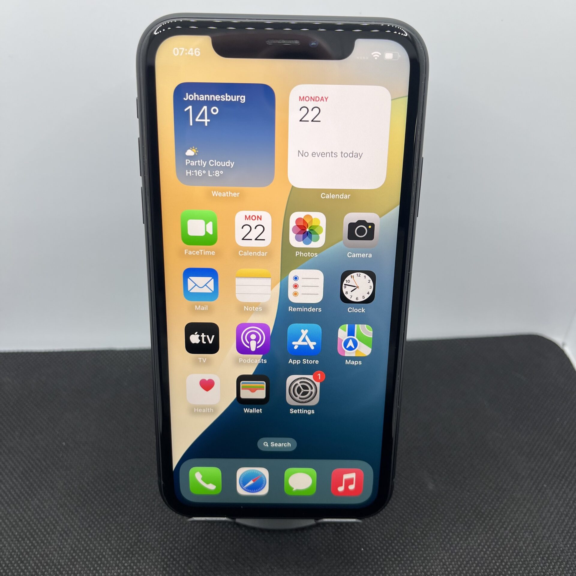 Apple iPhone XR 64GB Black (Condition: Good) - Image 2