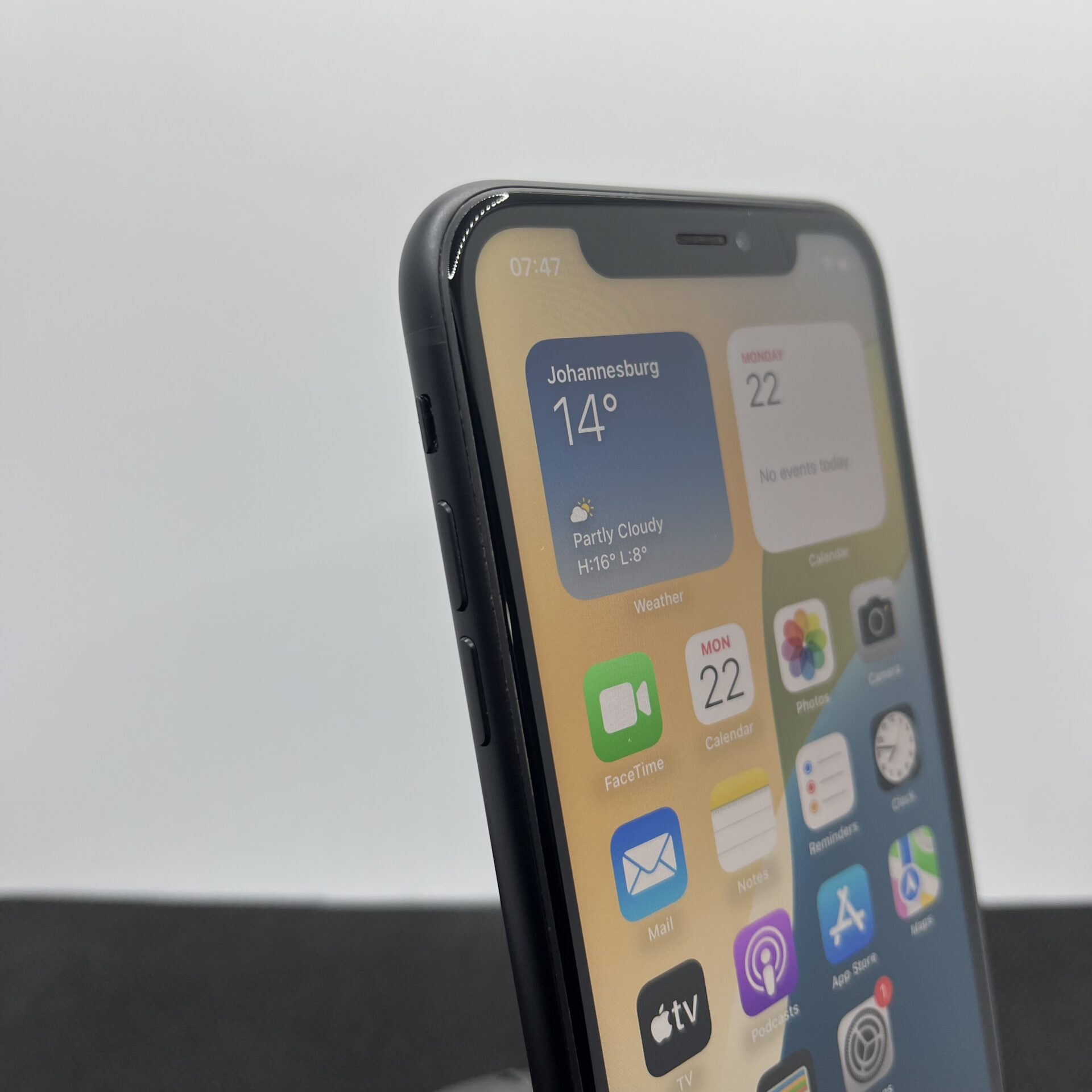 Apple iPhone XR 64GB Black (Condition: Good) - Image 4