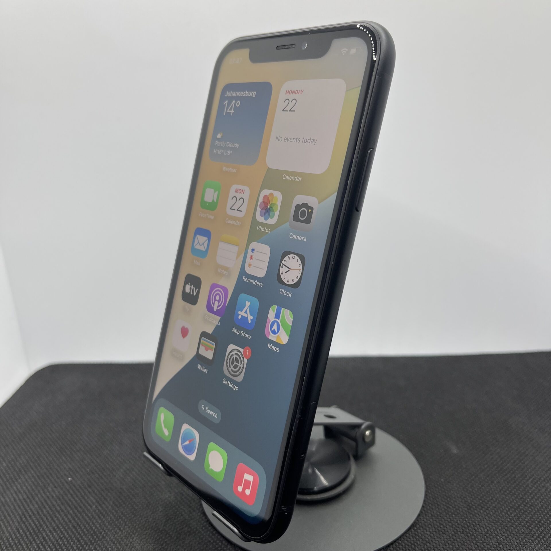 Apple iPhone XR 64GB Black (Condition: Good) - Image 5