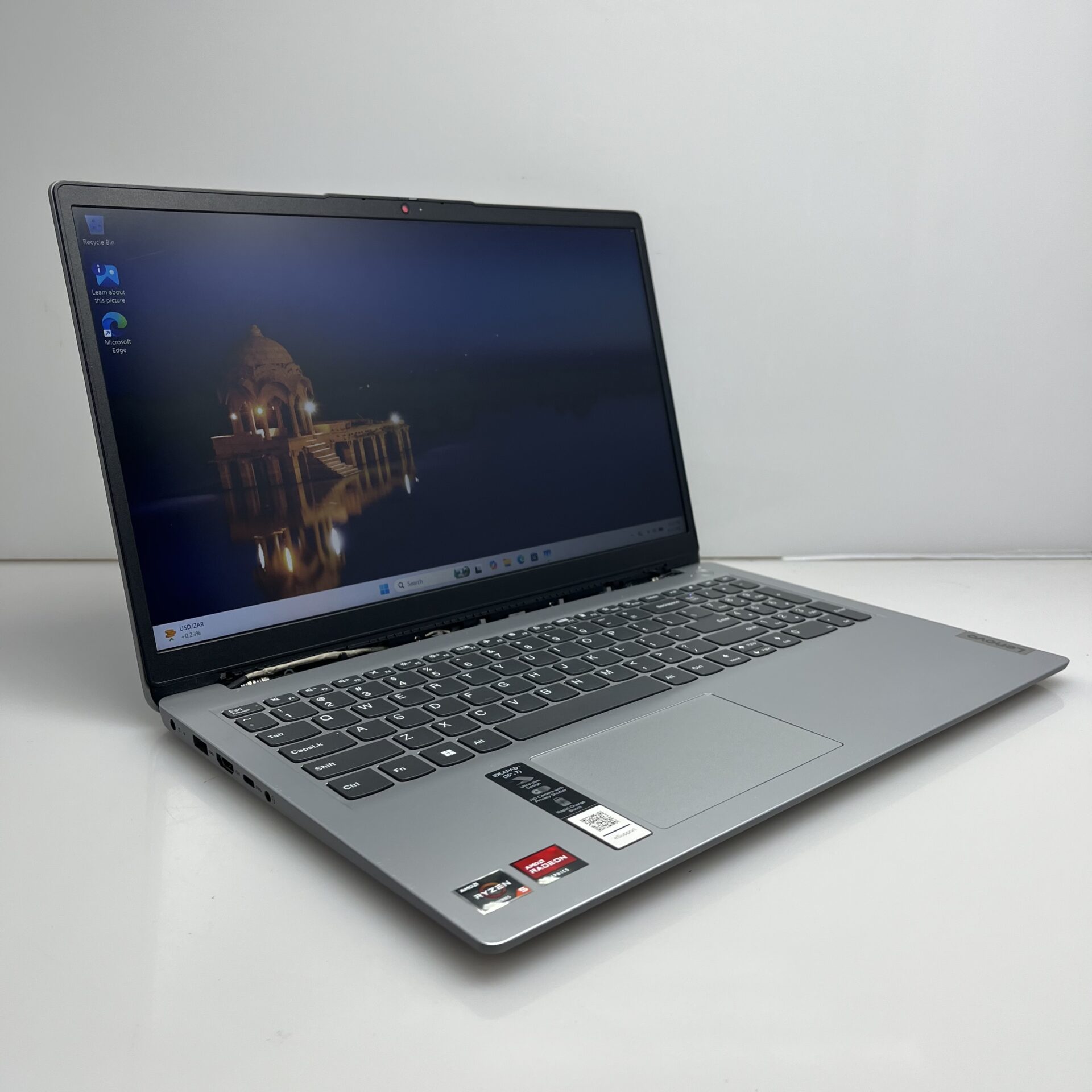 Lenovo Ideapad 1 15AMN7 "Ryzen 5" 2.80GHz 16GB RAM 512GB SSD Cloud Grey (Condition: Good) - Hinge cover missing - Image 3