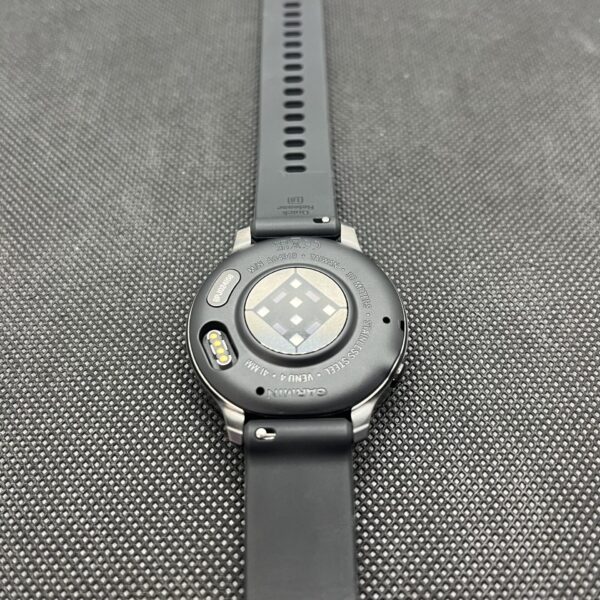 Garmin Venu 4 Slate with Black Silicone Band (Condition: Pristine) - Image 6
