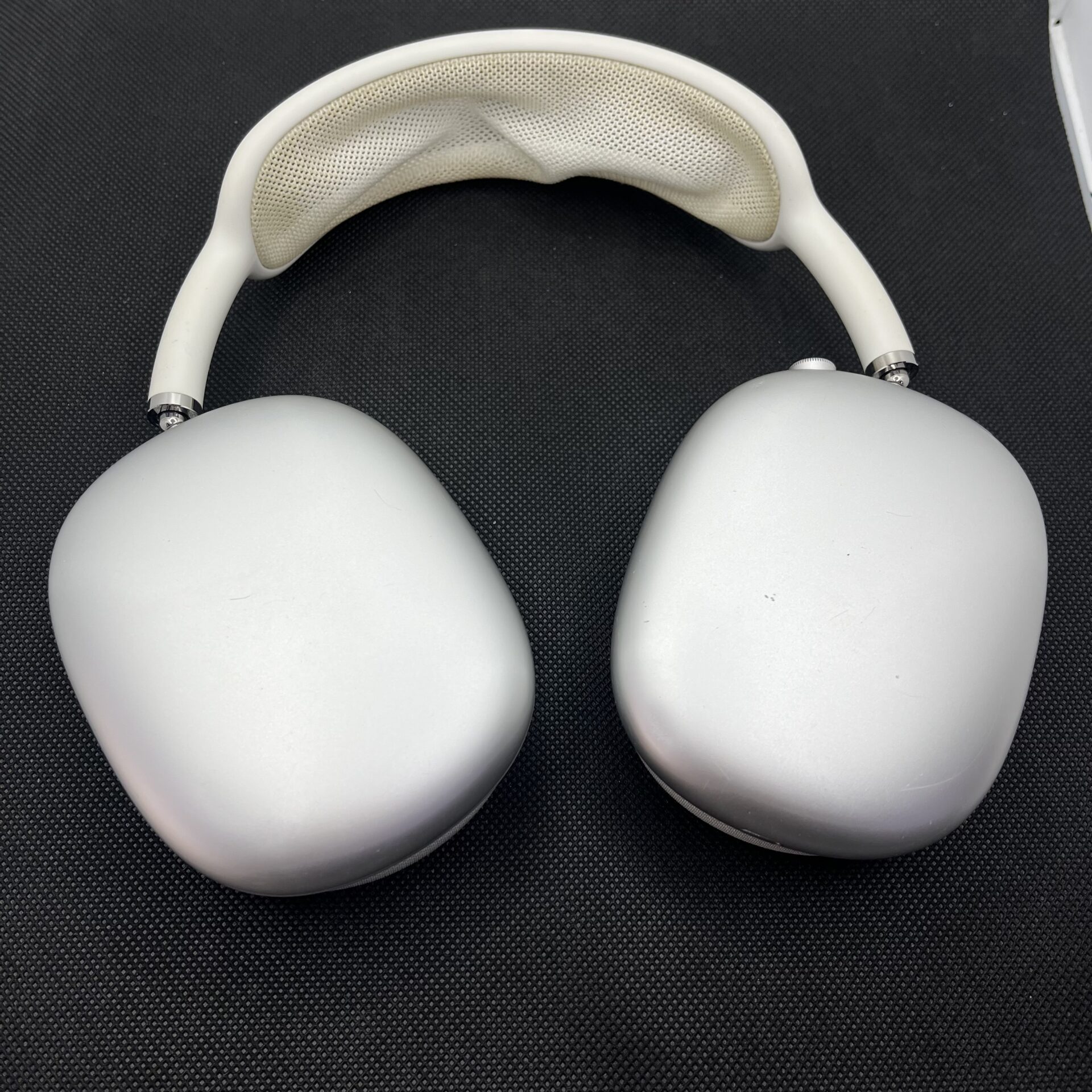 Apple AirPods Max Starlight (Condition: Good) - Image 4