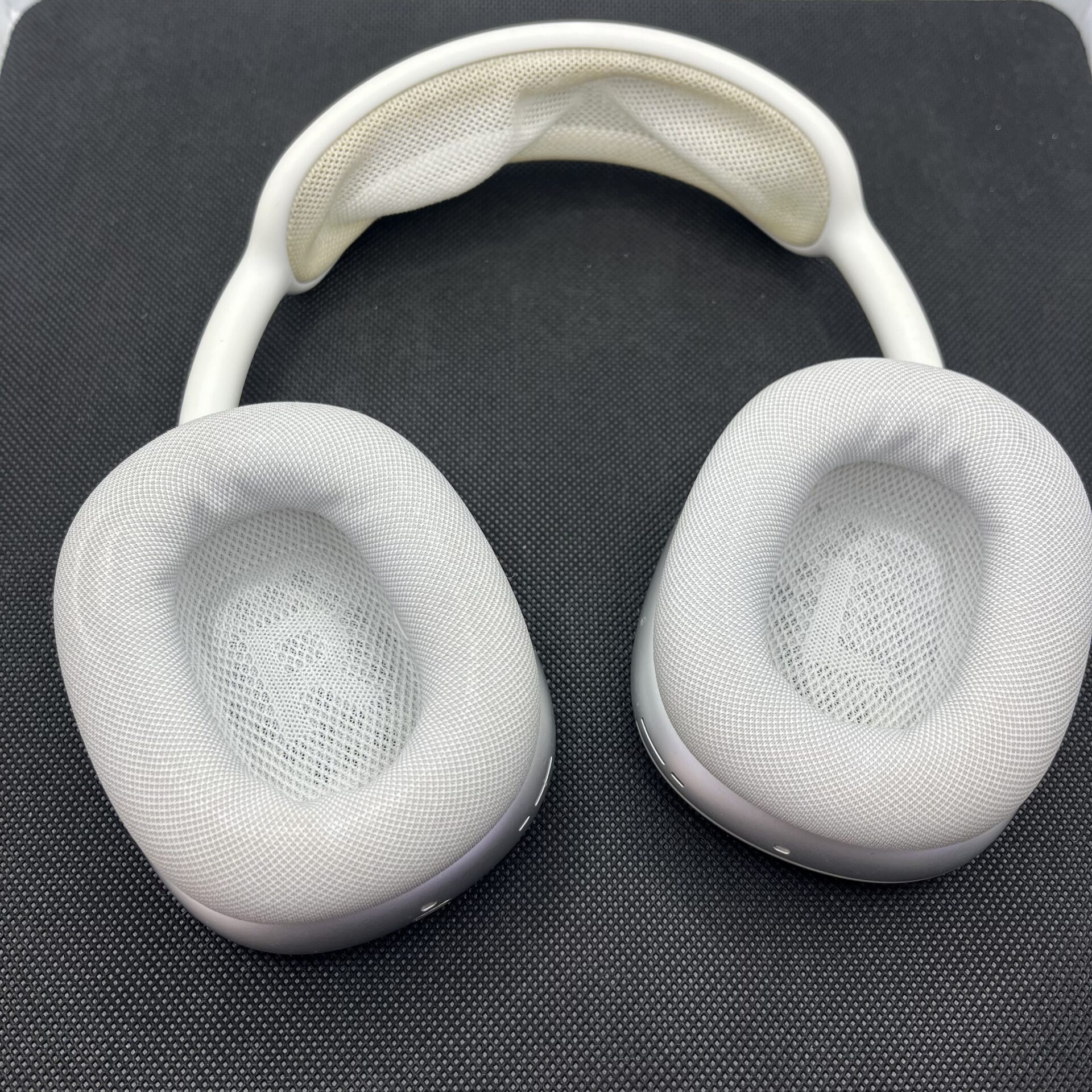 Apple AirPods Max Starlight (Condition: Good) - Image 6