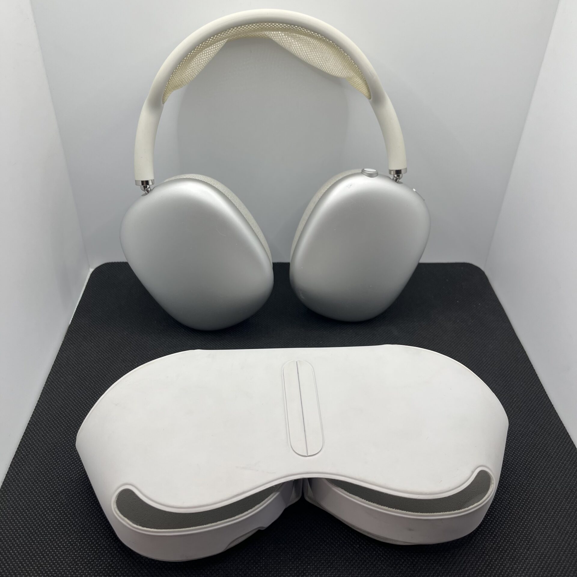 Apple AirPods Max Starlight (Condition: Good) - Image 7