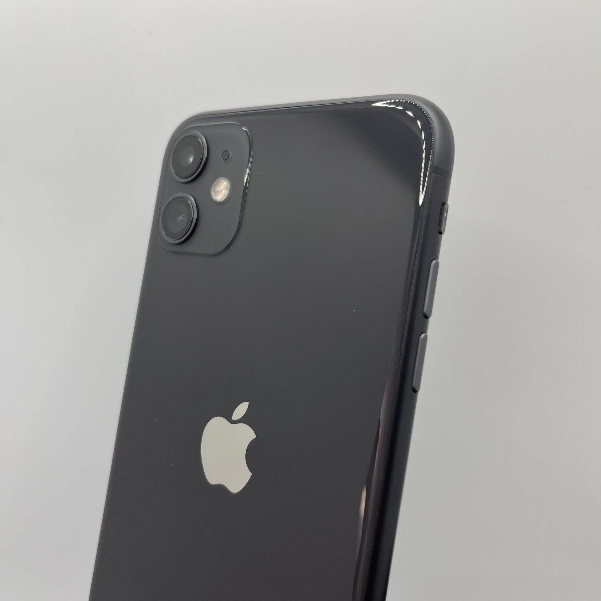 ★しんママ様★Apple iPhone 11 ブラック 本体　64GB Apple iPhone 11 64GB Black (Condition: Excellent) | Epic Deals SA