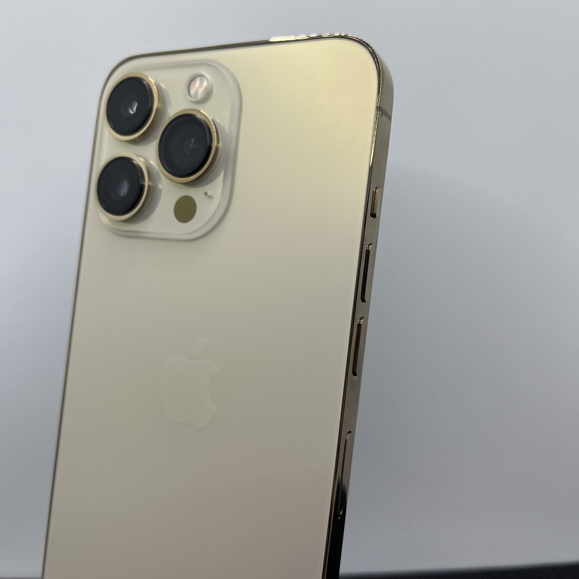 Apple iPhone 13 Pro 256GB Gold - Shadow Spot on Rear Camera (Condition: Good) - Image 9