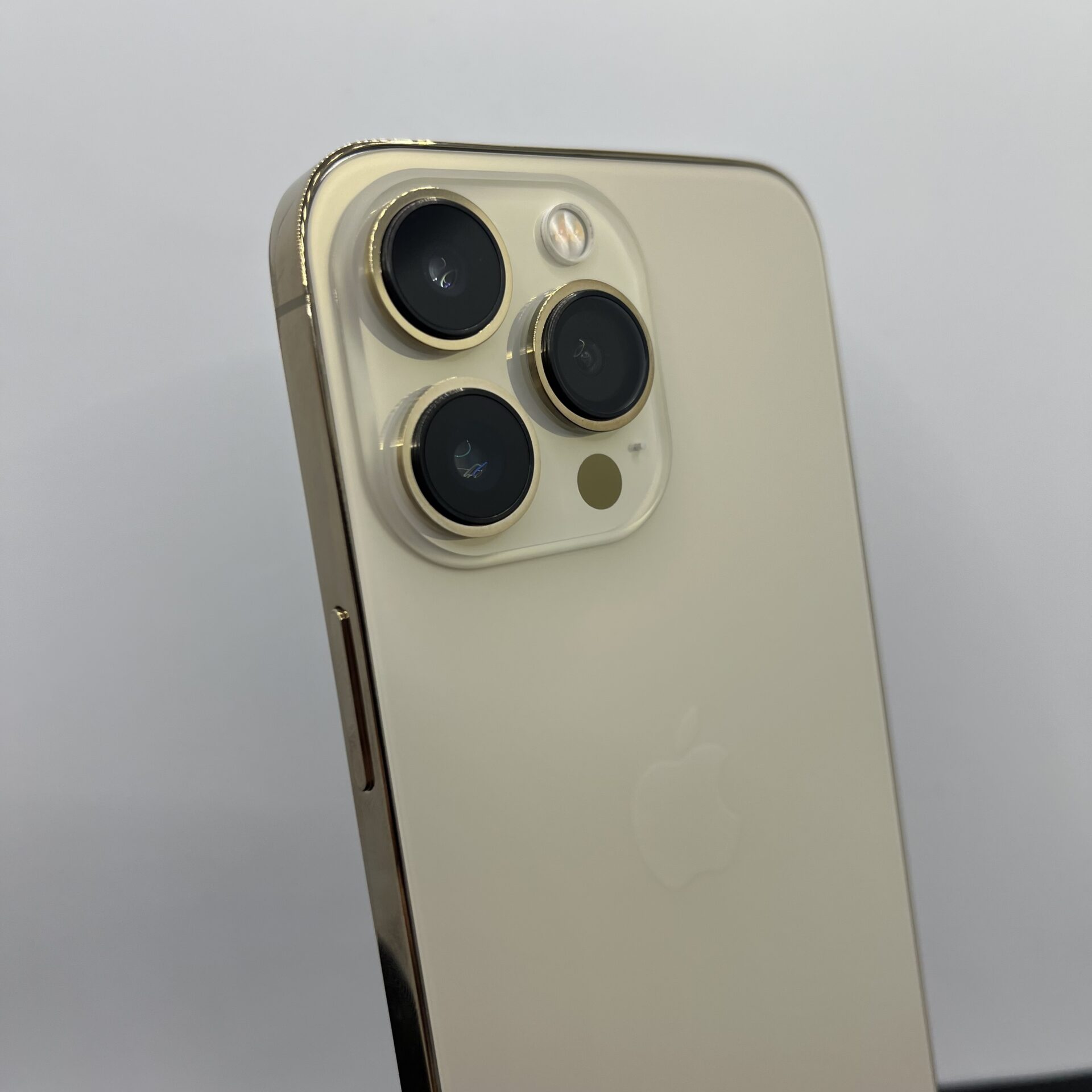 Apple iPhone 13 Pro 256GB Gold - Shadow Spot on Rear Camera (Condition: Good) - Image 7