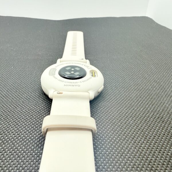 Garmin Vivoactive 5 Ivory/Cream Gold (Condition: Pristine) - Image 9