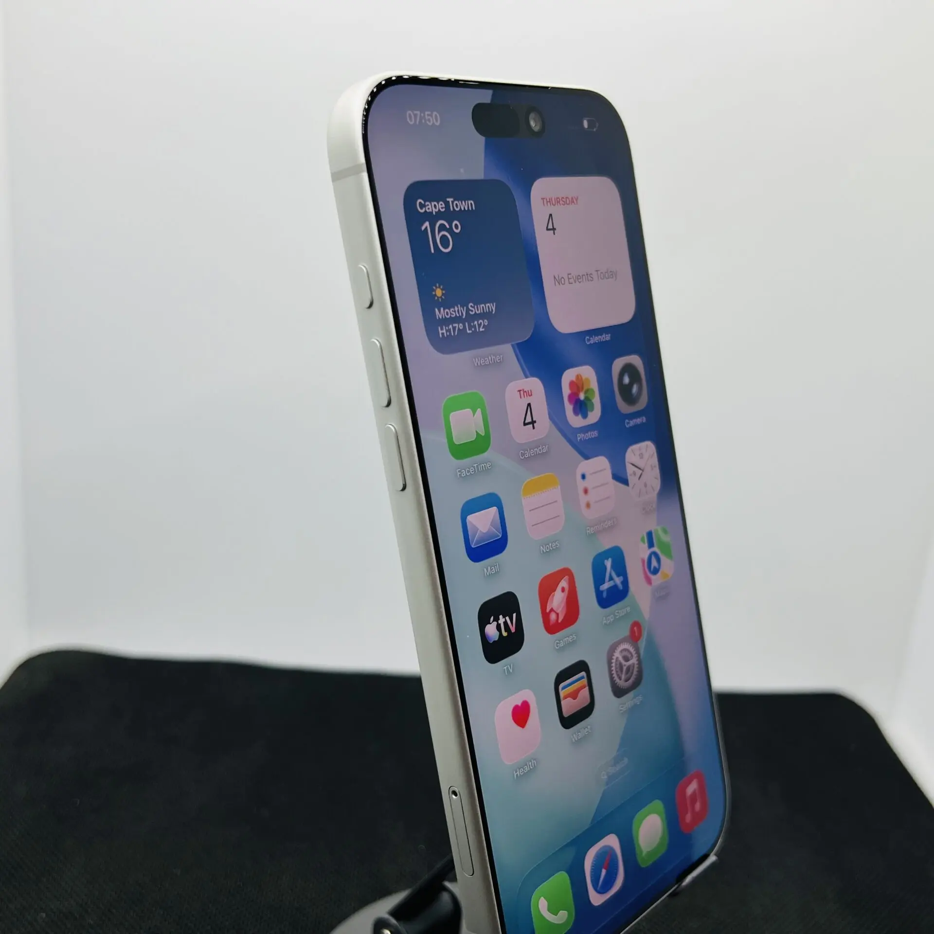 Apple iPhone 17 Pro Max 256GB Silver (Condition: Excellent) - Image 4
