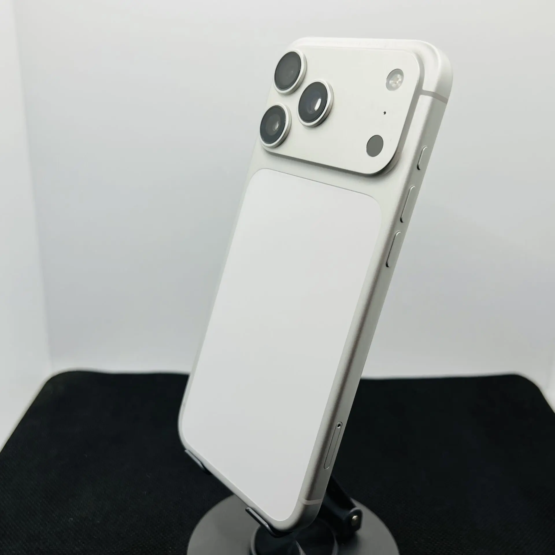 Apple iPhone 17 Pro Max 256GB Silver (Condition: Excellent) - Image 8