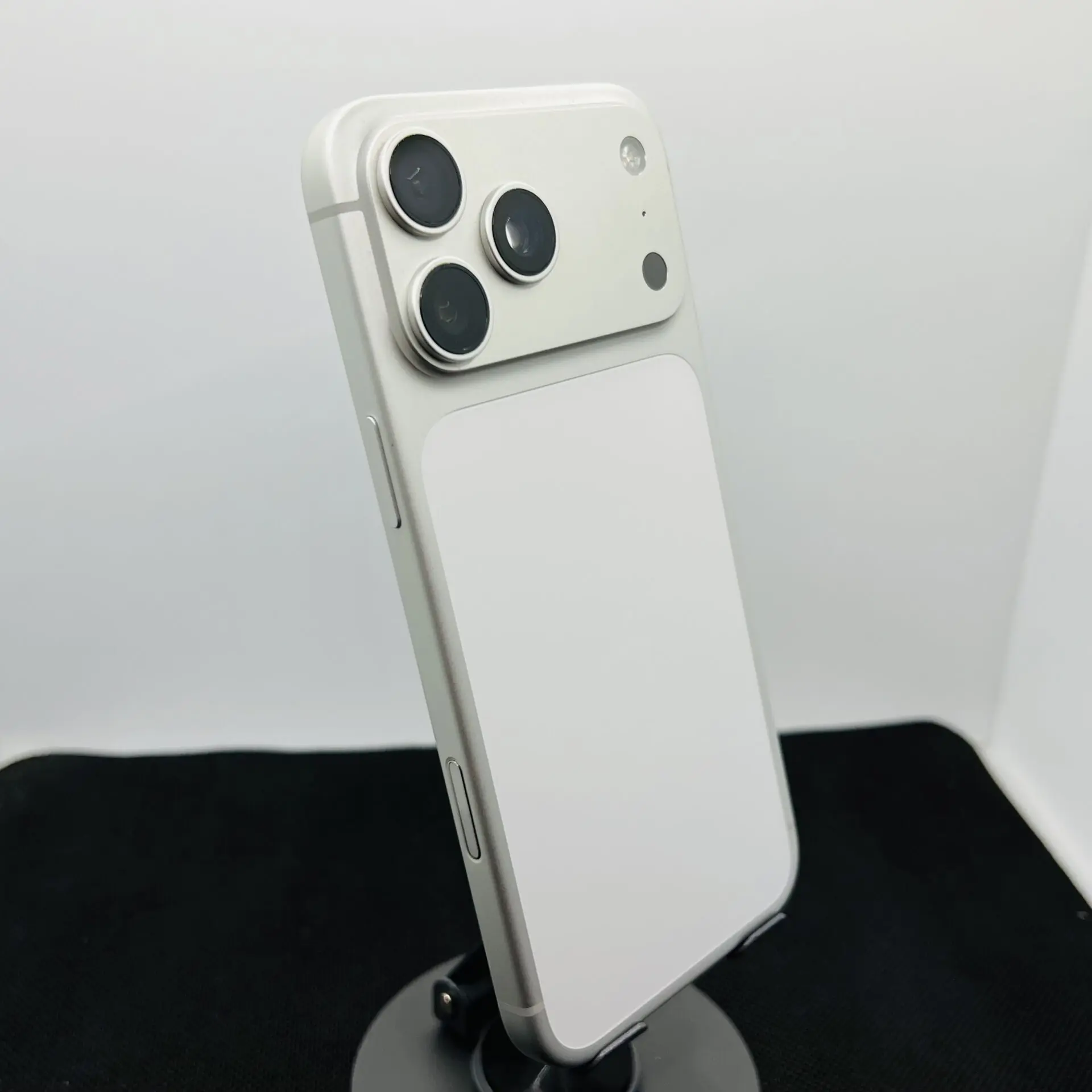 Apple iPhone 17 Pro Max 256GB Silver (Condition: Excellent) - Image 10