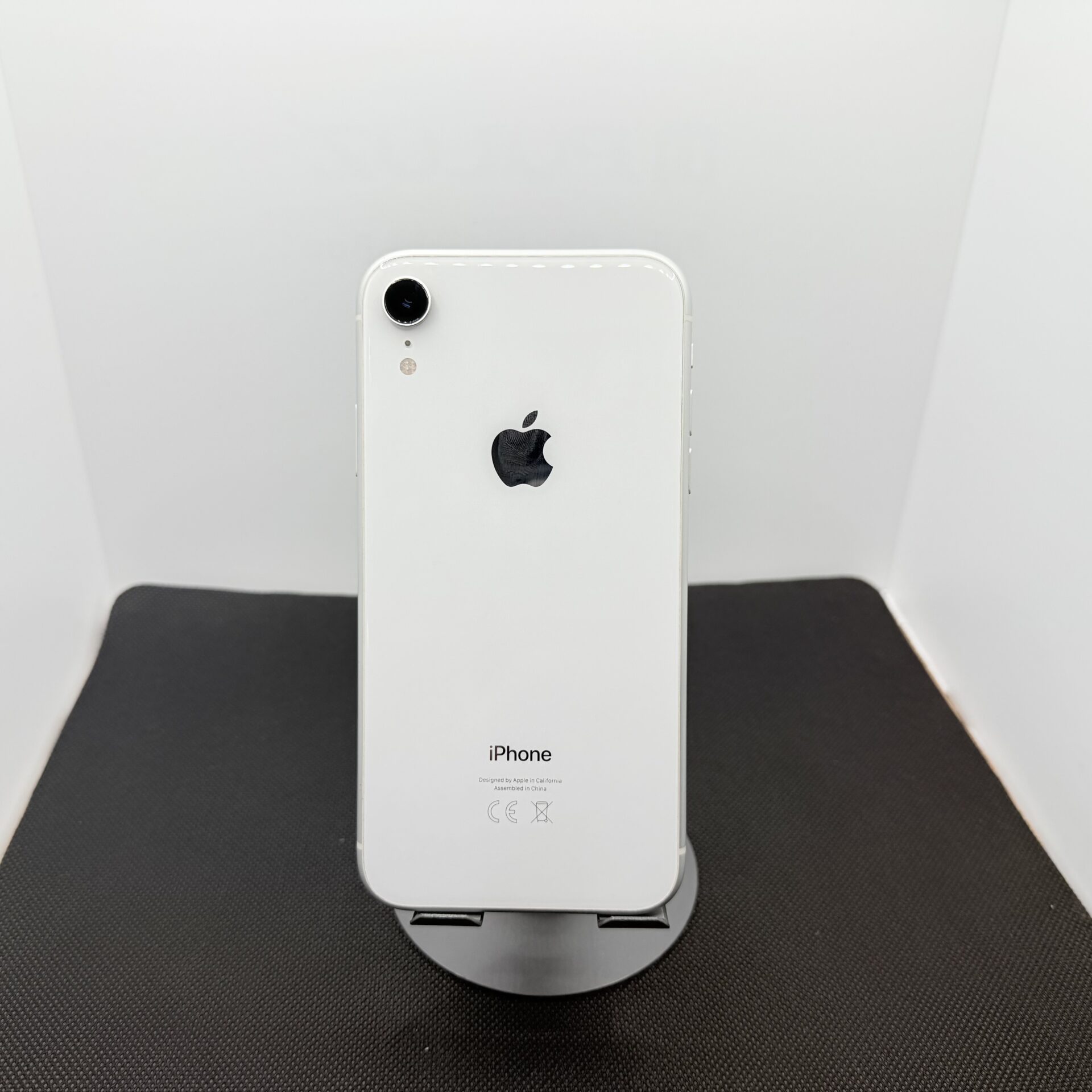 Apple iPhone XR 64GB White (Condition: Good) - Minor Bright Spots