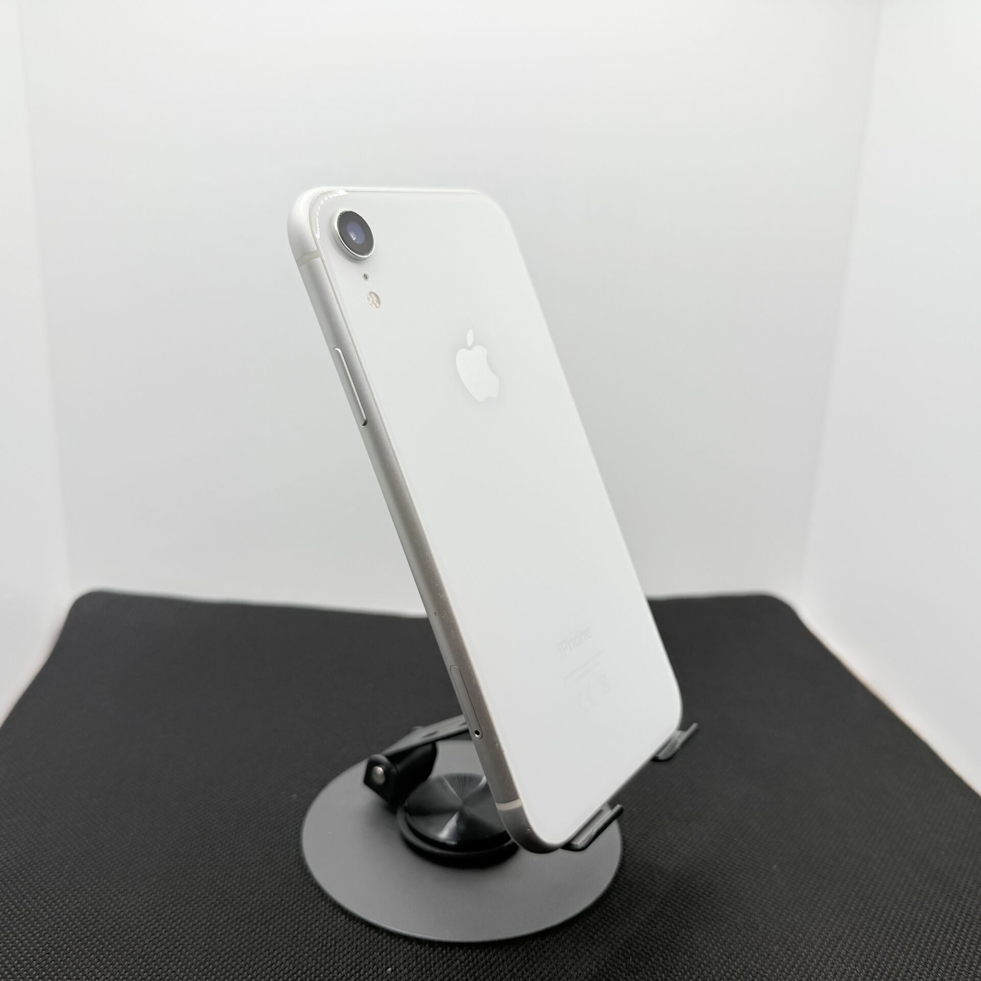 Apple iPhone XR 64GB White (Condition: Good) - Minor Bright Spots