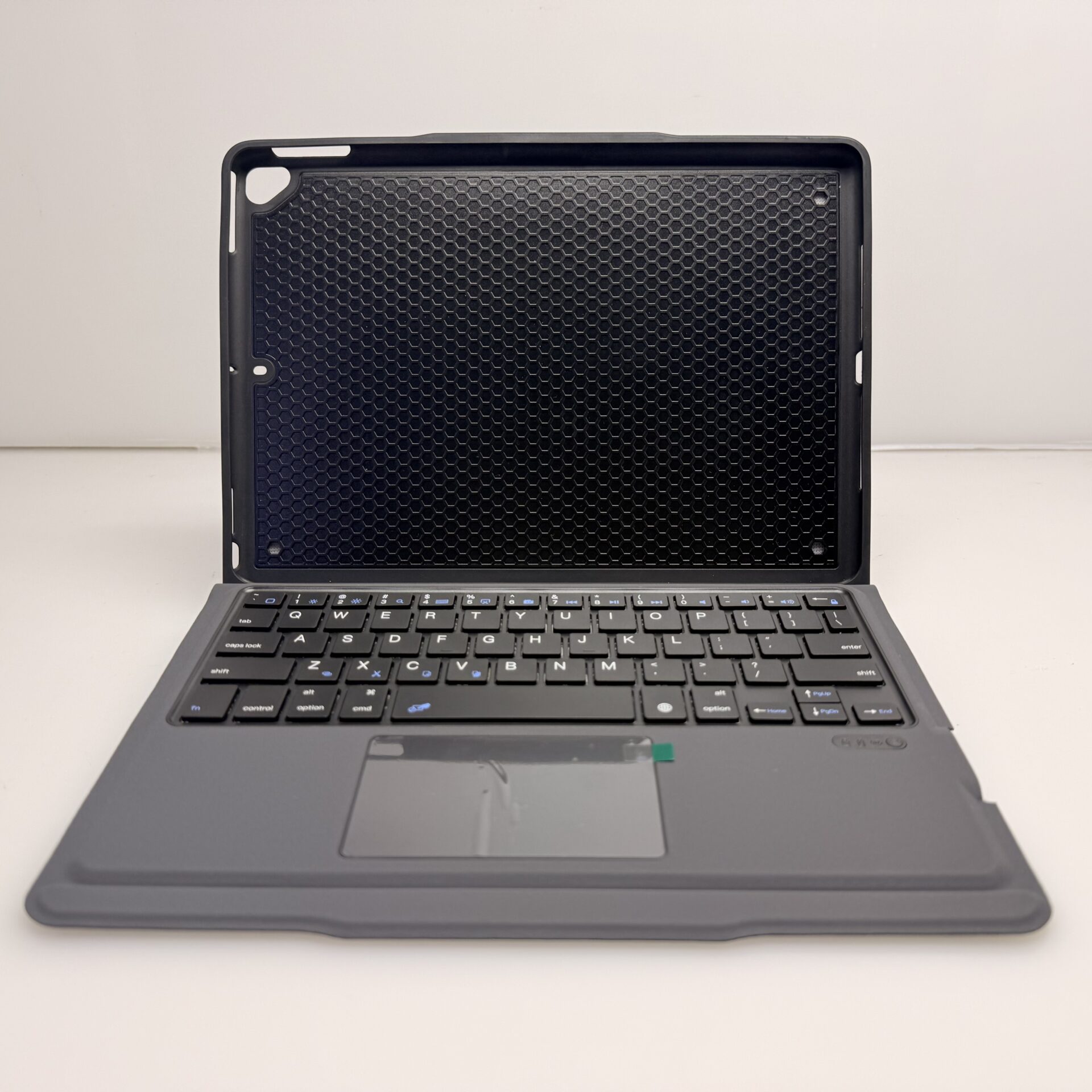 BODY GLOVE Bluetooth Keyboard For iPad 10.2" (2021/2020/2019) / Air 2019 / Pro 10.5" Black (Condition: Pristine) - Image 5