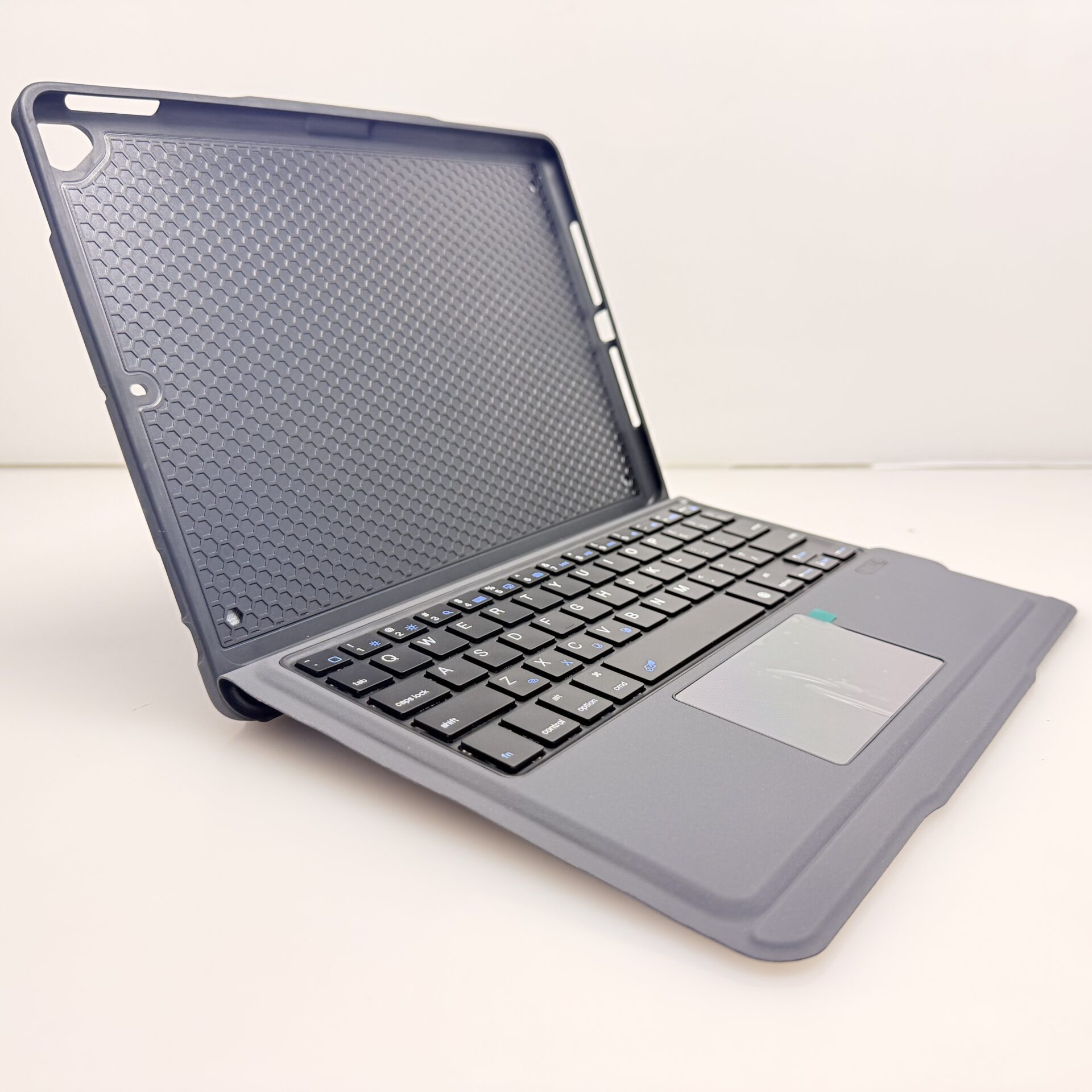 BODY GLOVE Bluetooth Keyboard For iPad 10.2" (2021/2020/2019) / Air 2019 / Pro 10.5" Black (Condition: Pristine) - Image 4