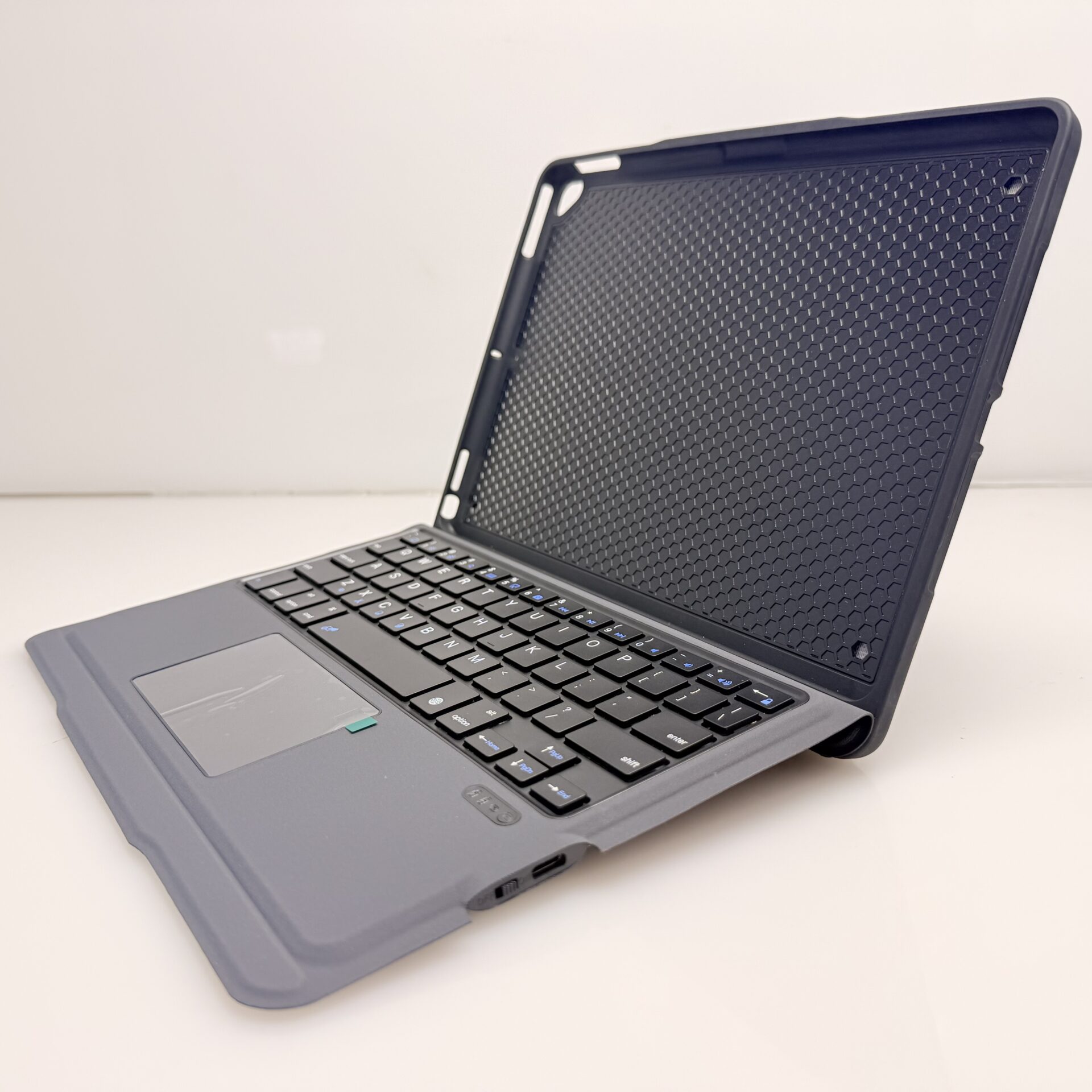 BODY GLOVE Bluetooth Keyboard For iPad 10.2" (2021/2020/2019) / Air 2019 / Pro 10.5" Black (Condition: Pristine) - Image 6
