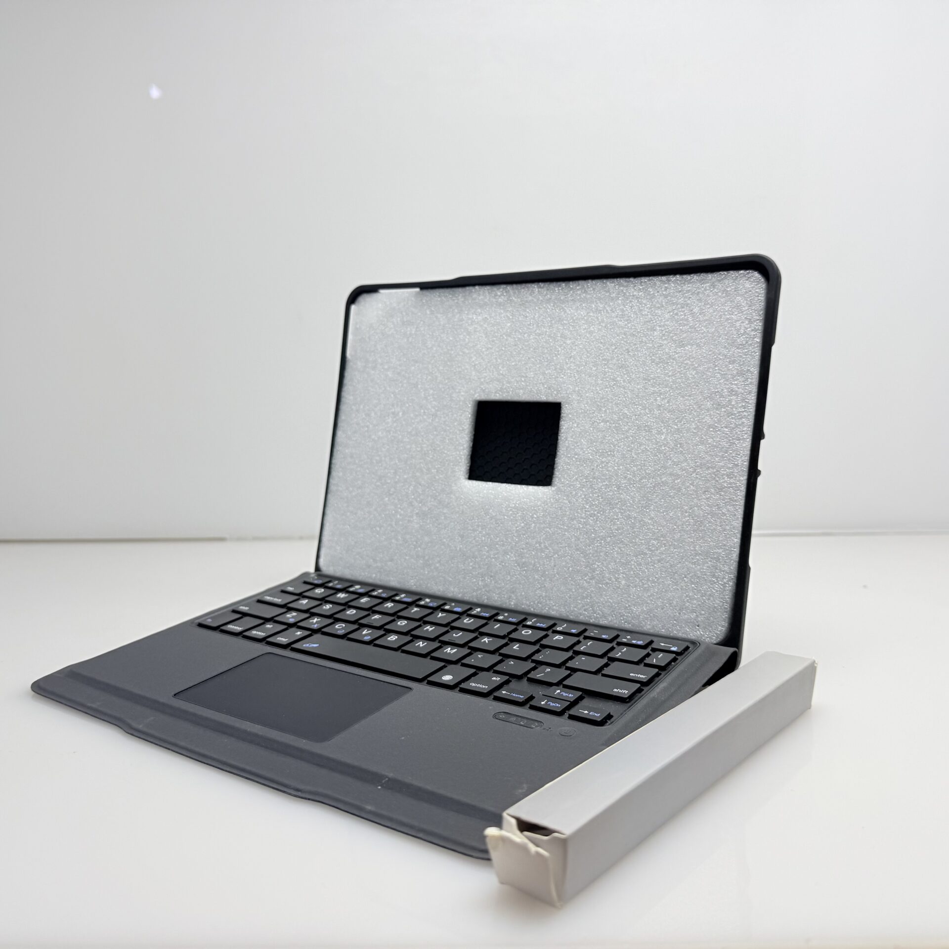 BODY GLOVE Bluetooth Keyboard For iPad 10.2" (2021/2020/2019) / Air 2019 / Pro 10.5" Black (Condition: Excellent) - Image 6