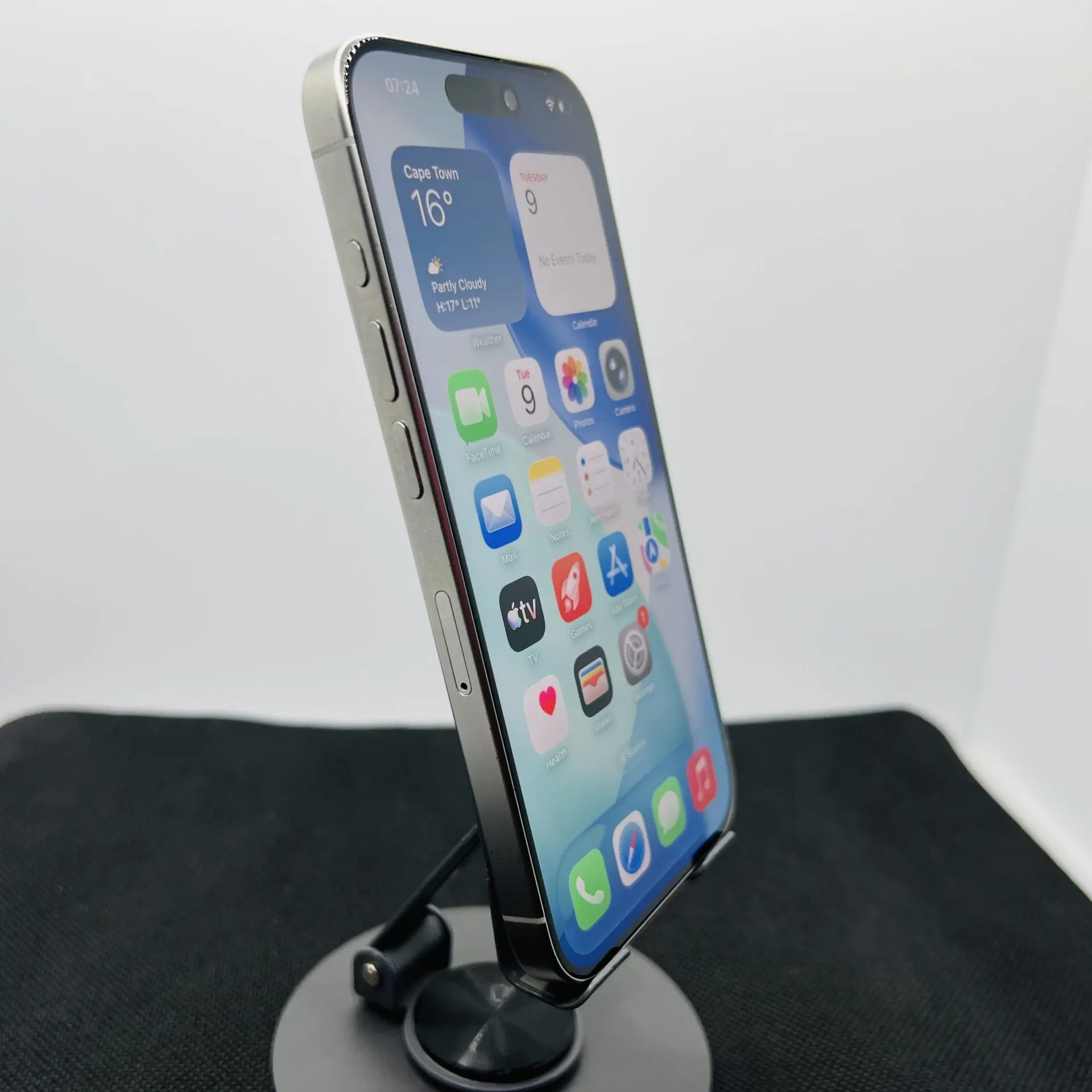 Apple iPhone 15 Pro 1TB White Titanium (Condition: Good) - Image 3