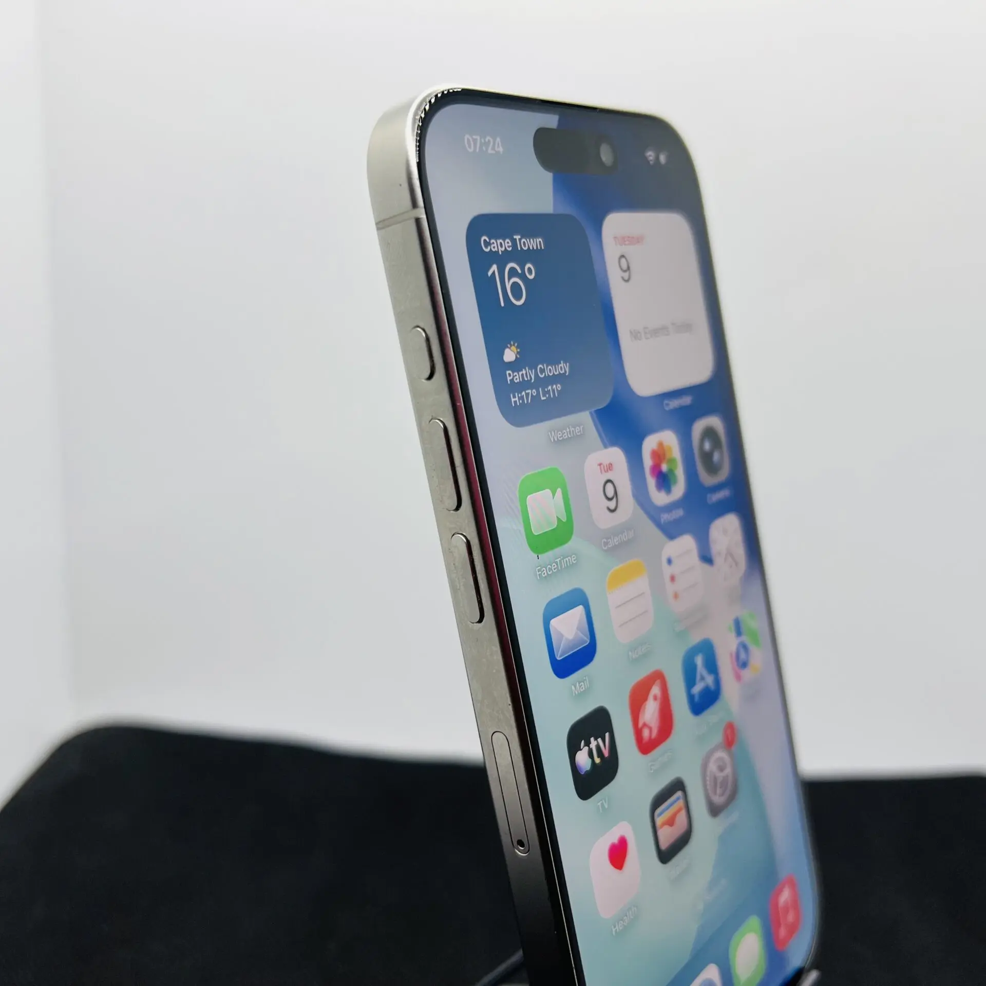 Apple iPhone 15 Pro 1TB White Titanium (Condition: Good) - Image 4