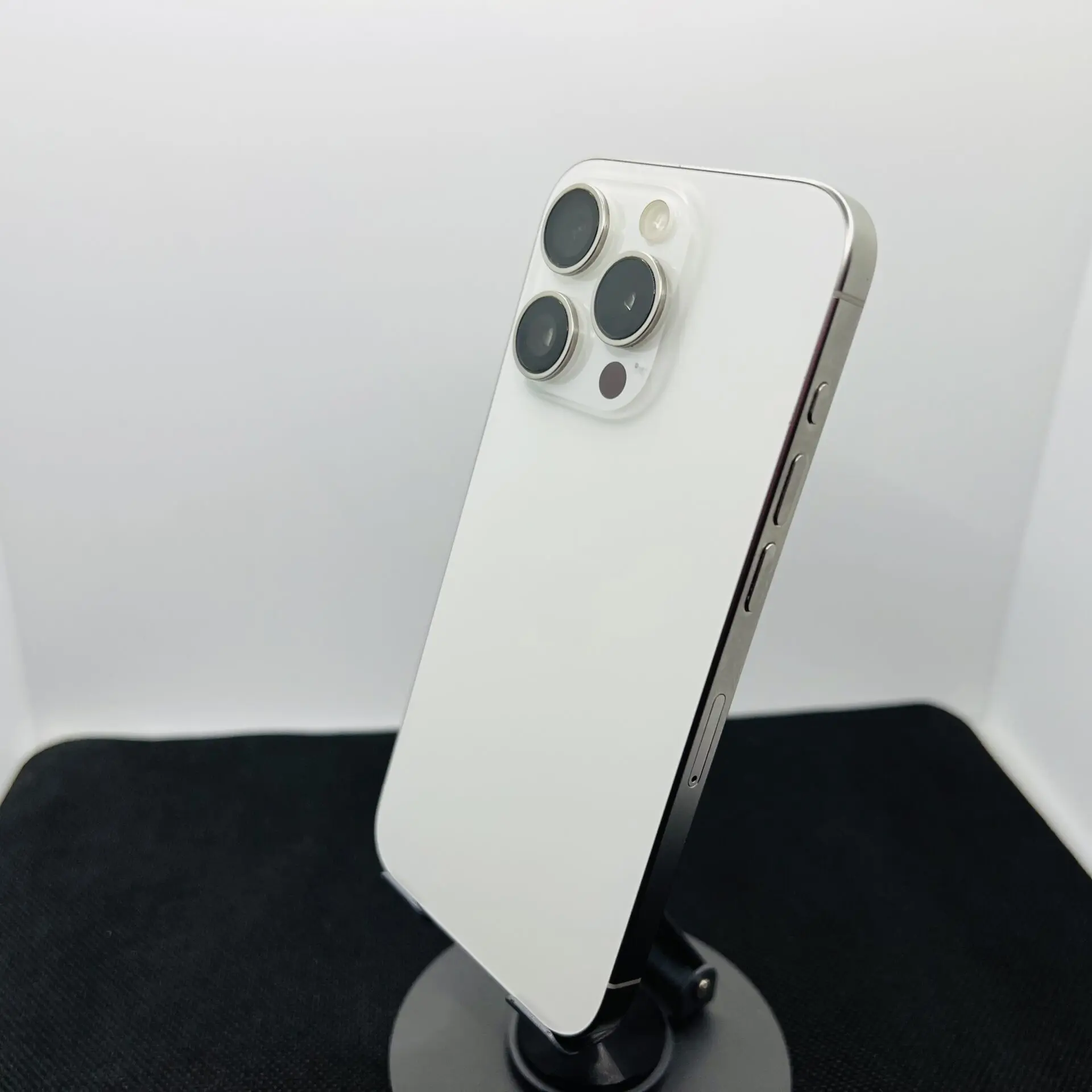 Apple iPhone 15 Pro 1TB White Titanium (Condition: Good) - Image 8