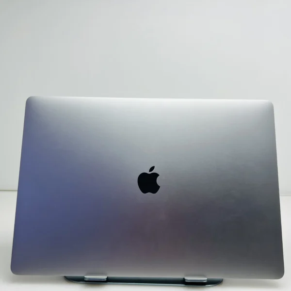 Apple MacBook Pro 16-Inch “Core i7” 2.6 GHz (TouchBar, 2019) 16GB