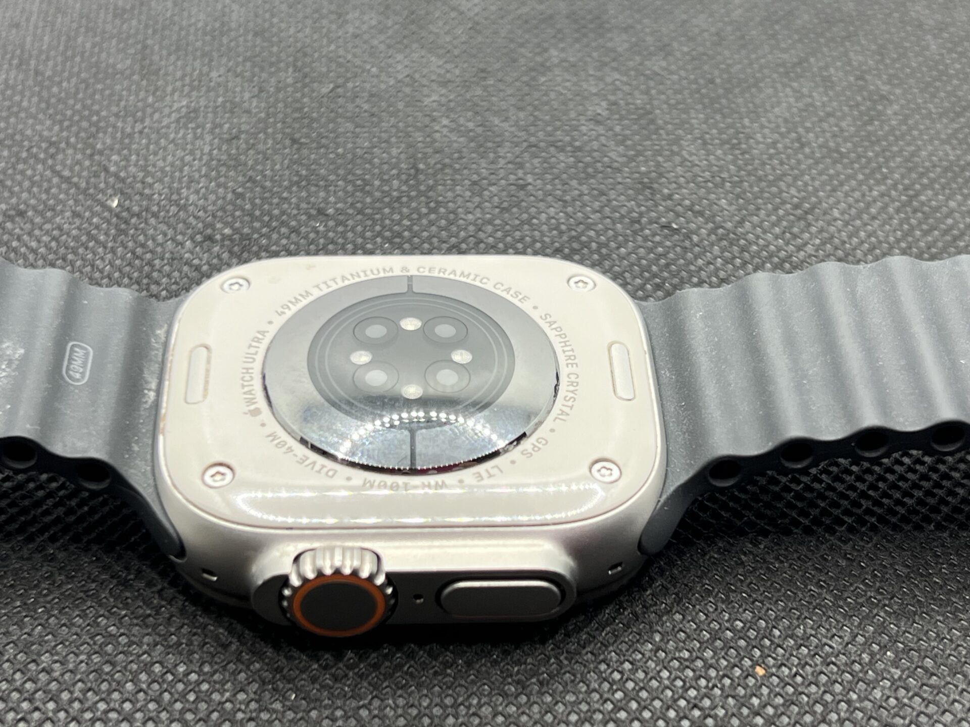 Apple Watch Ultra 49mm LTE Natural Titanium With Black Ocean Band (Condition: Good) - Image 6
