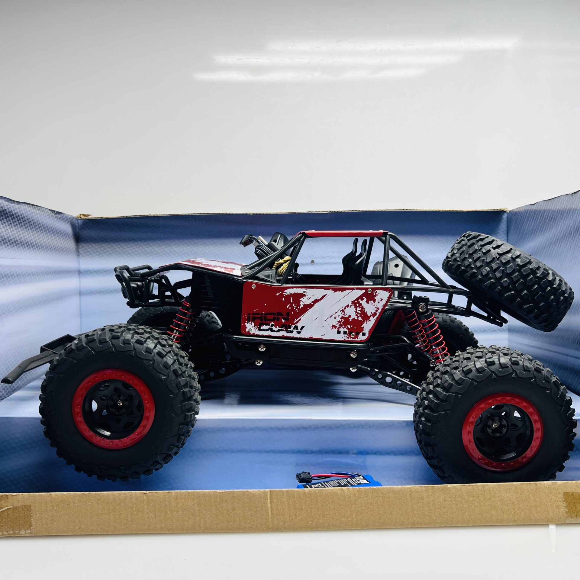 Taiyo 1:8 Radio Control 4x4 Iron Claw Car Toy Red (Condition: Excellent) - Image 2
